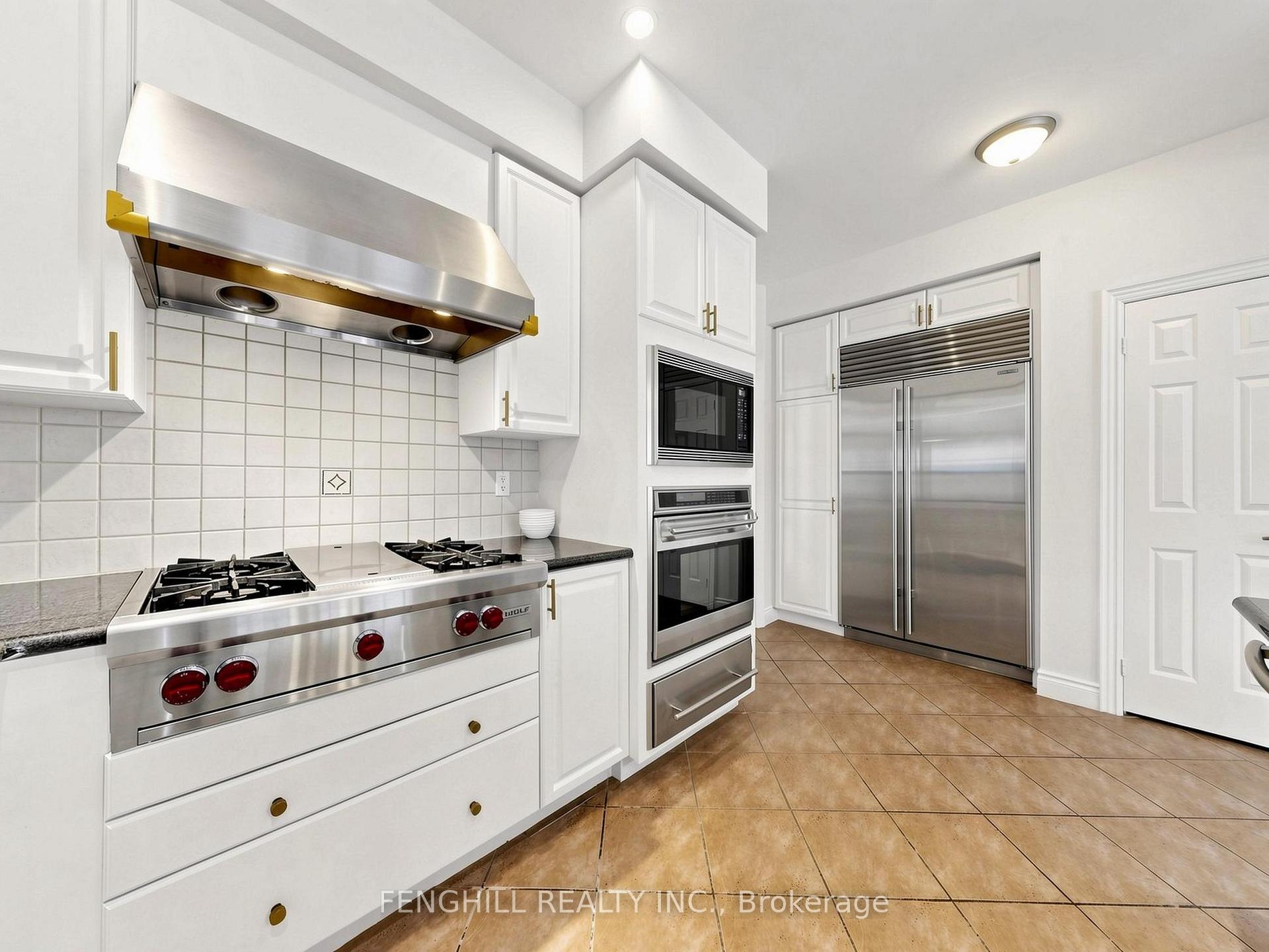 Photo 9 of 106 Legends Way, Markham, Unionville — HOMEH
