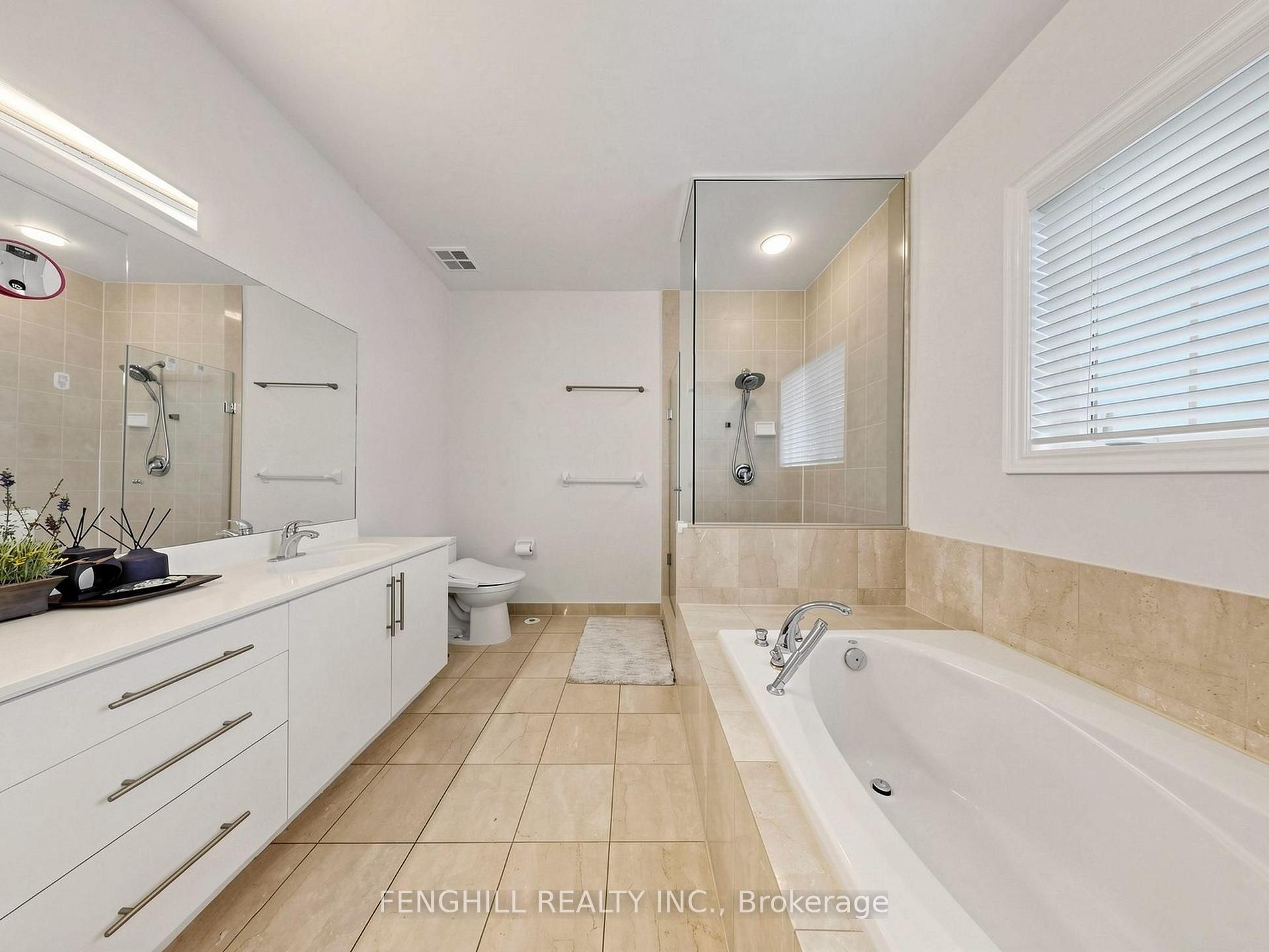 Photo 16 of 106 Legends Way, Markham, Unionville — HOMEH