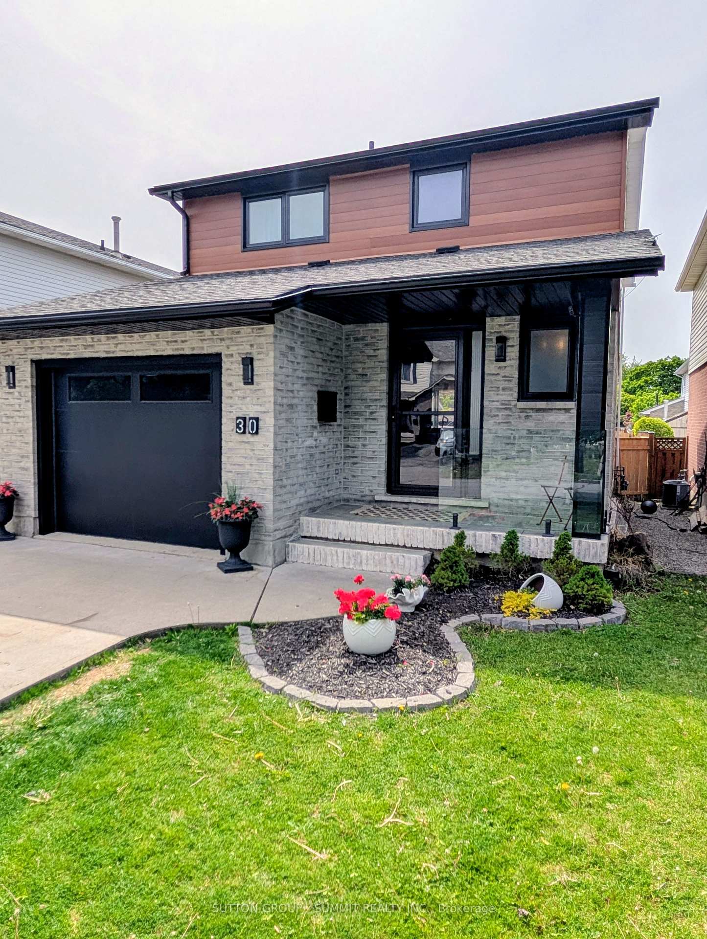 Photo 1 of 30 Buchanan Crescent, Thorold, Confederation Heights — HOMEH