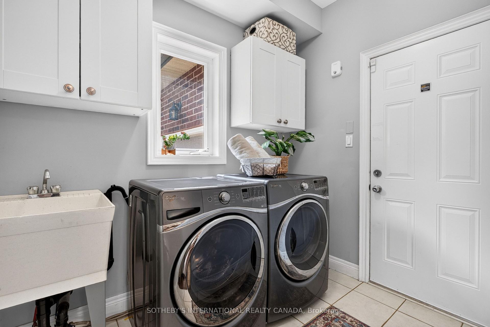 Photo 12 of 39 Maplevale Drive, Hamilton, Ancaster — HOMEH