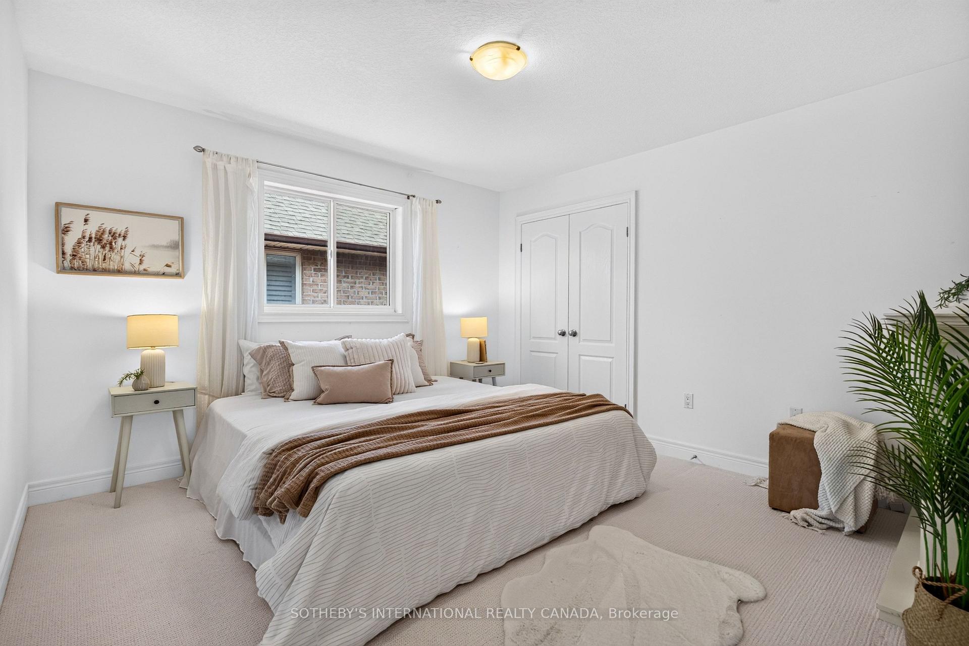 Photo 18 of 39 Maplevale Drive, Hamilton, Ancaster — HOMEH