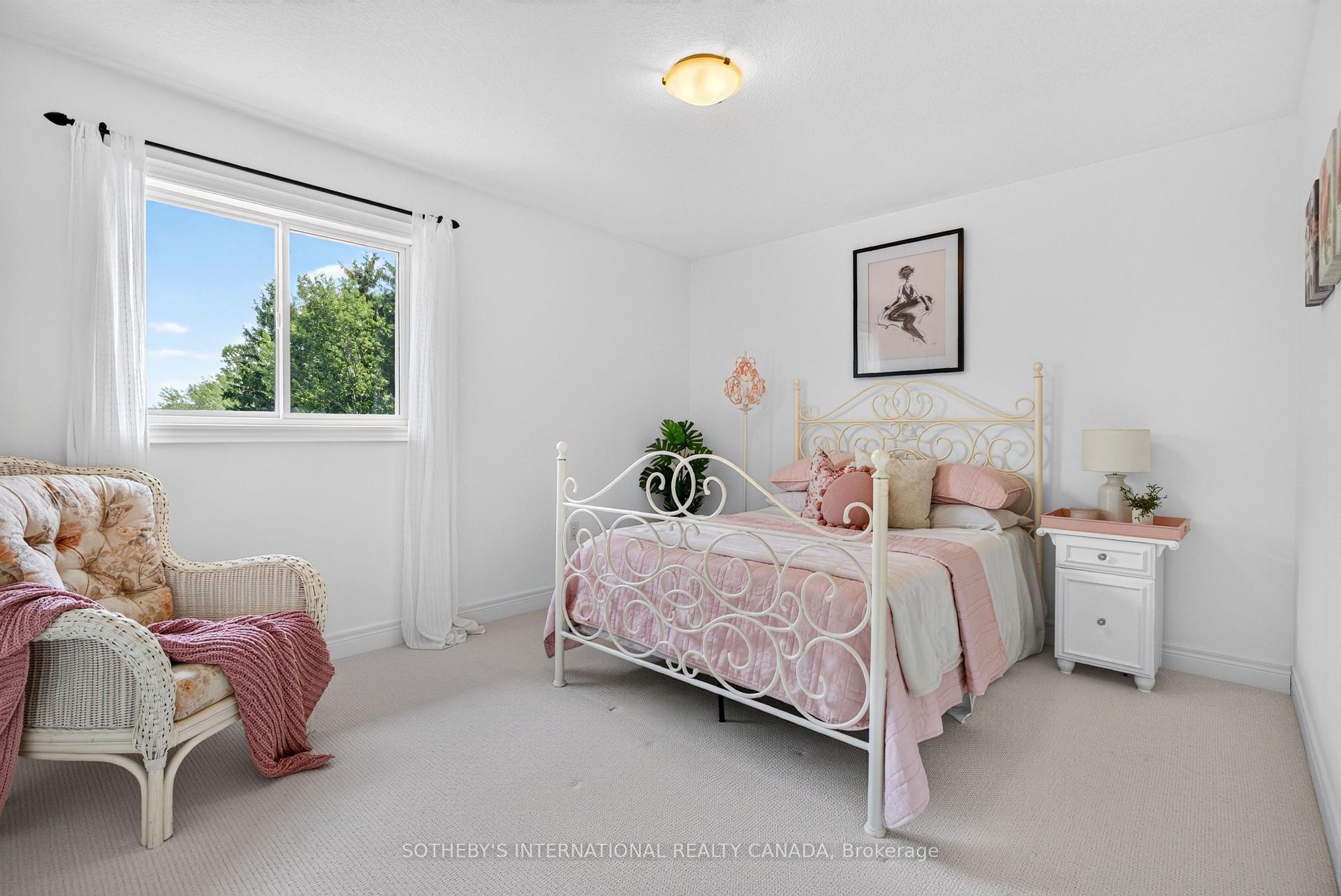 Photo 19 of 39 Maplevale Drive, Hamilton, Ancaster — HOMEH