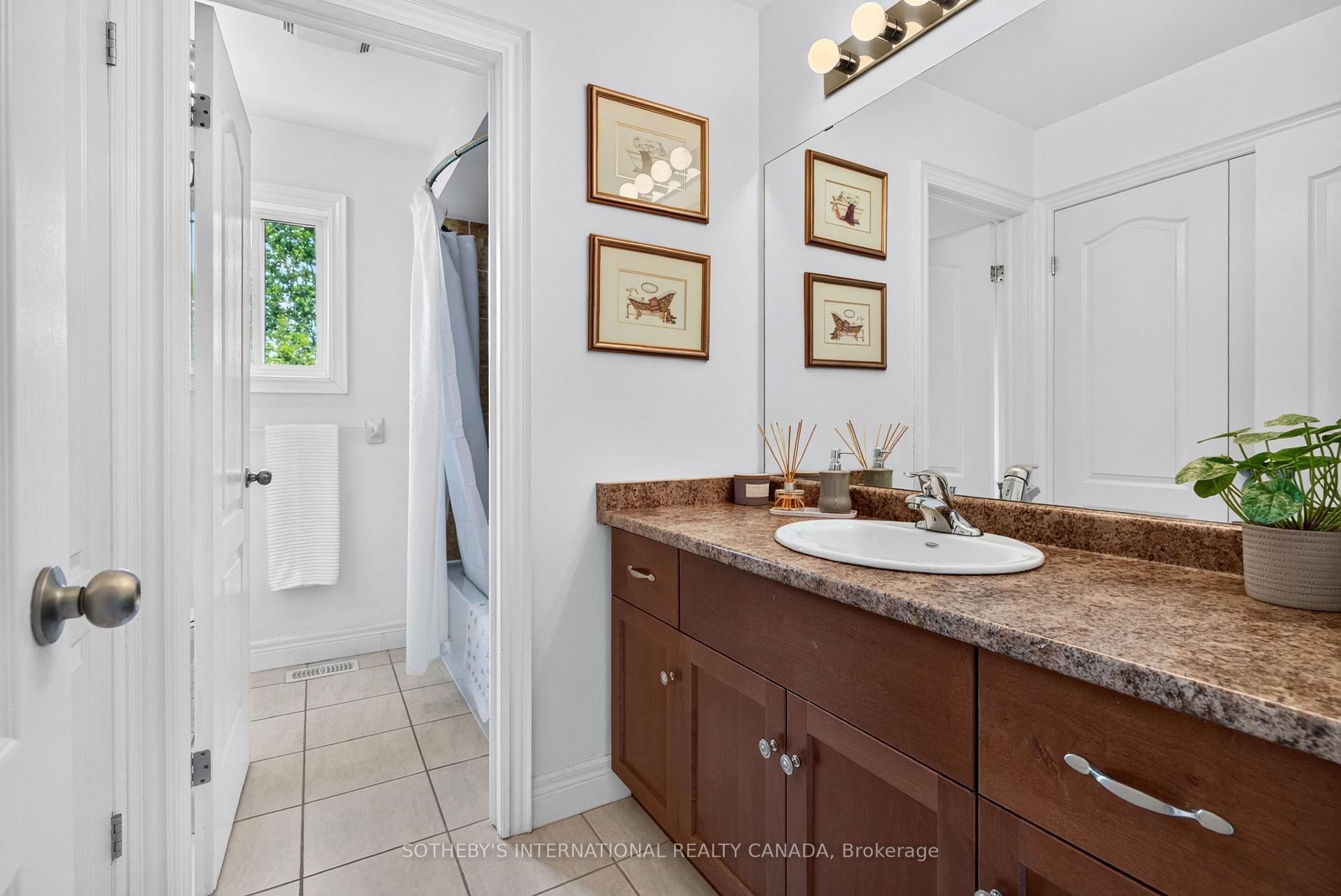 Photo 21 of 39 Maplevale Drive, Hamilton, Ancaster — HOMEH