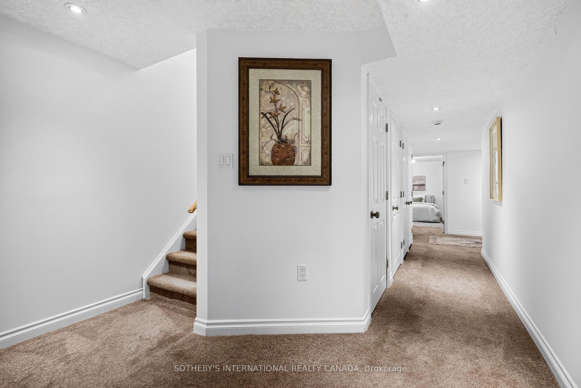 Photo 22 of 39 Maplevale Drive, Hamilton, Ancaster — HOMEH