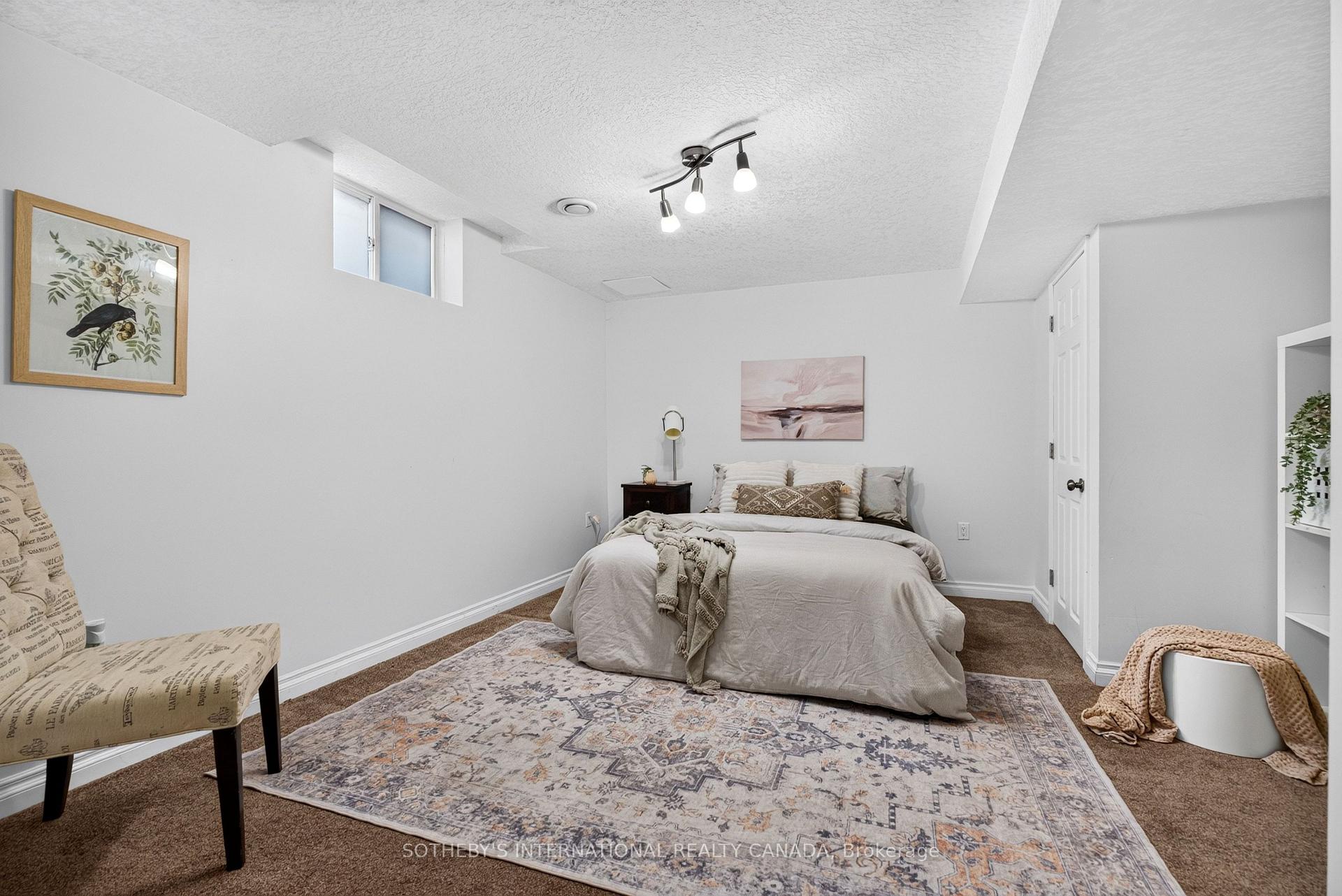 Photo 26 of 39 Maplevale Drive, Hamilton, Ancaster — HOMEH