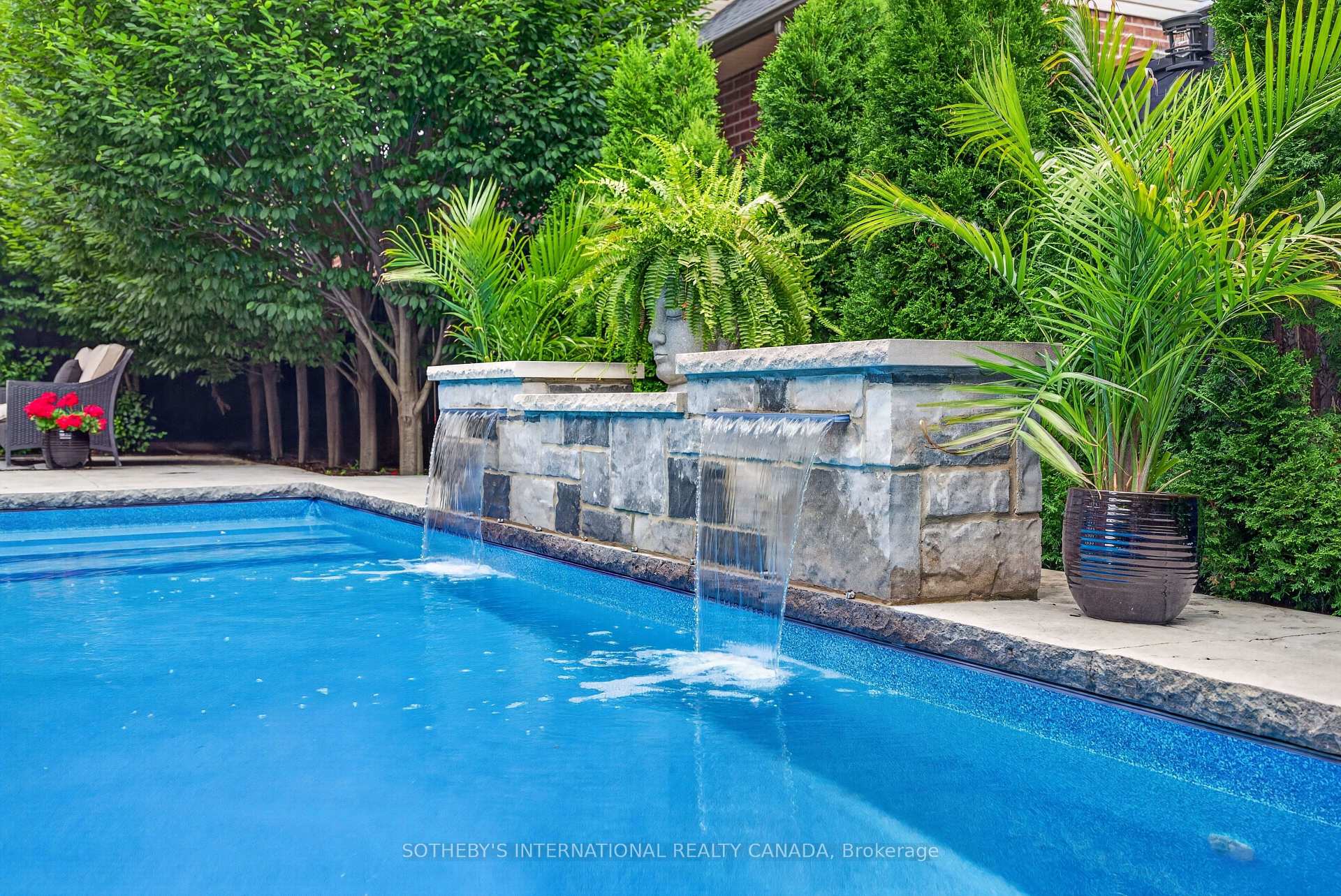Photo 27 of 39 Maplevale Drive, Hamilton, Ancaster — HOMEH