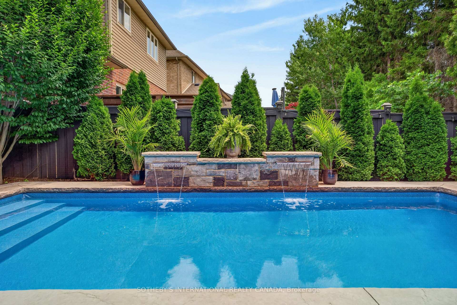 Photo 28 of 39 Maplevale Drive, Hamilton, Ancaster — HOMEH