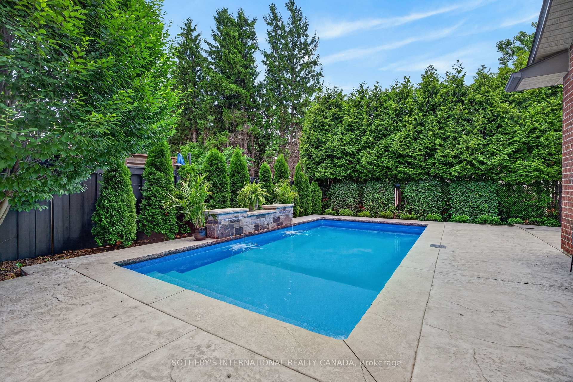 Photo 29 of 39 Maplevale Drive, Hamilton, Ancaster — HOMEH