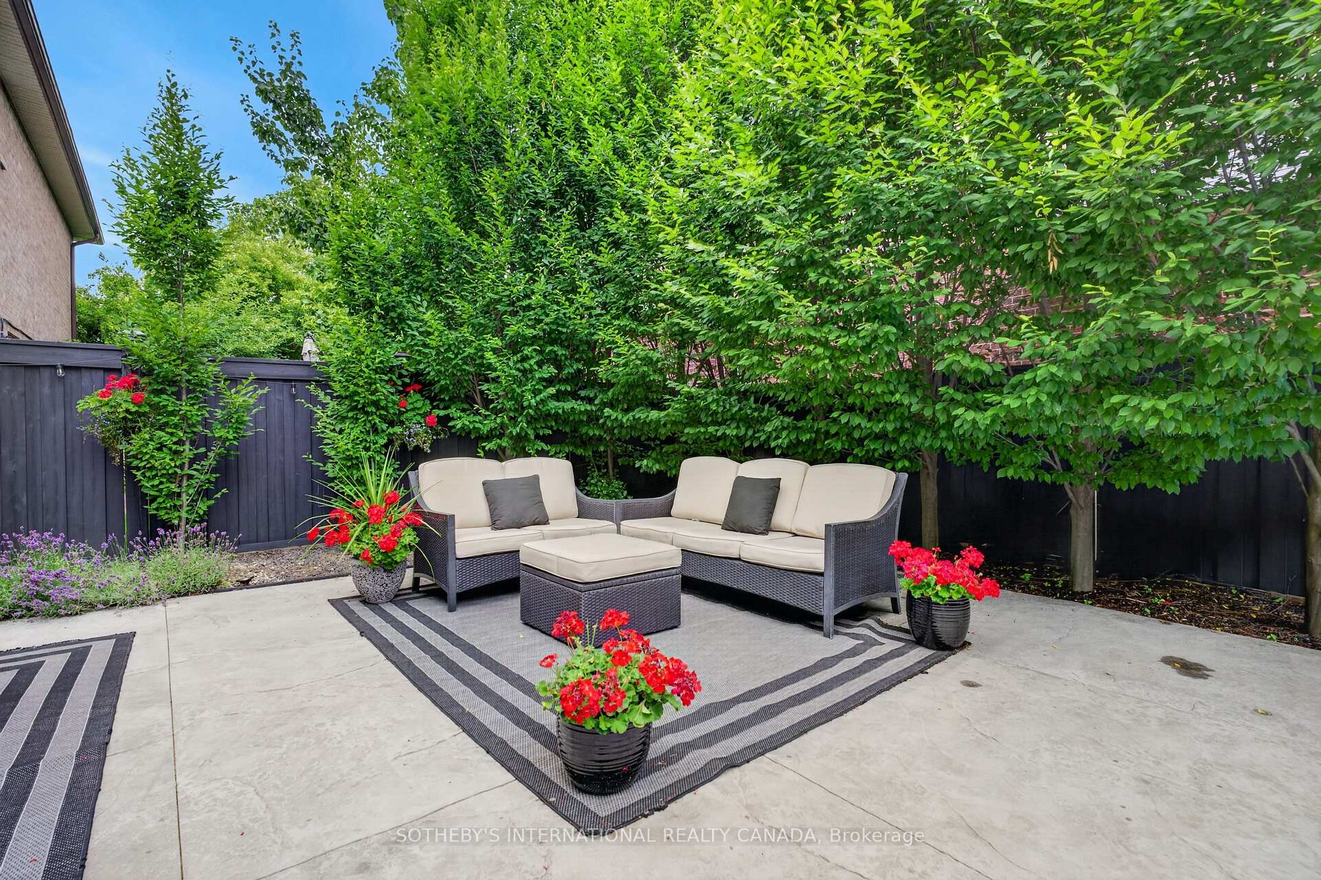 Photo 30 of 39 Maplevale Drive, Hamilton, Ancaster — HOMEH