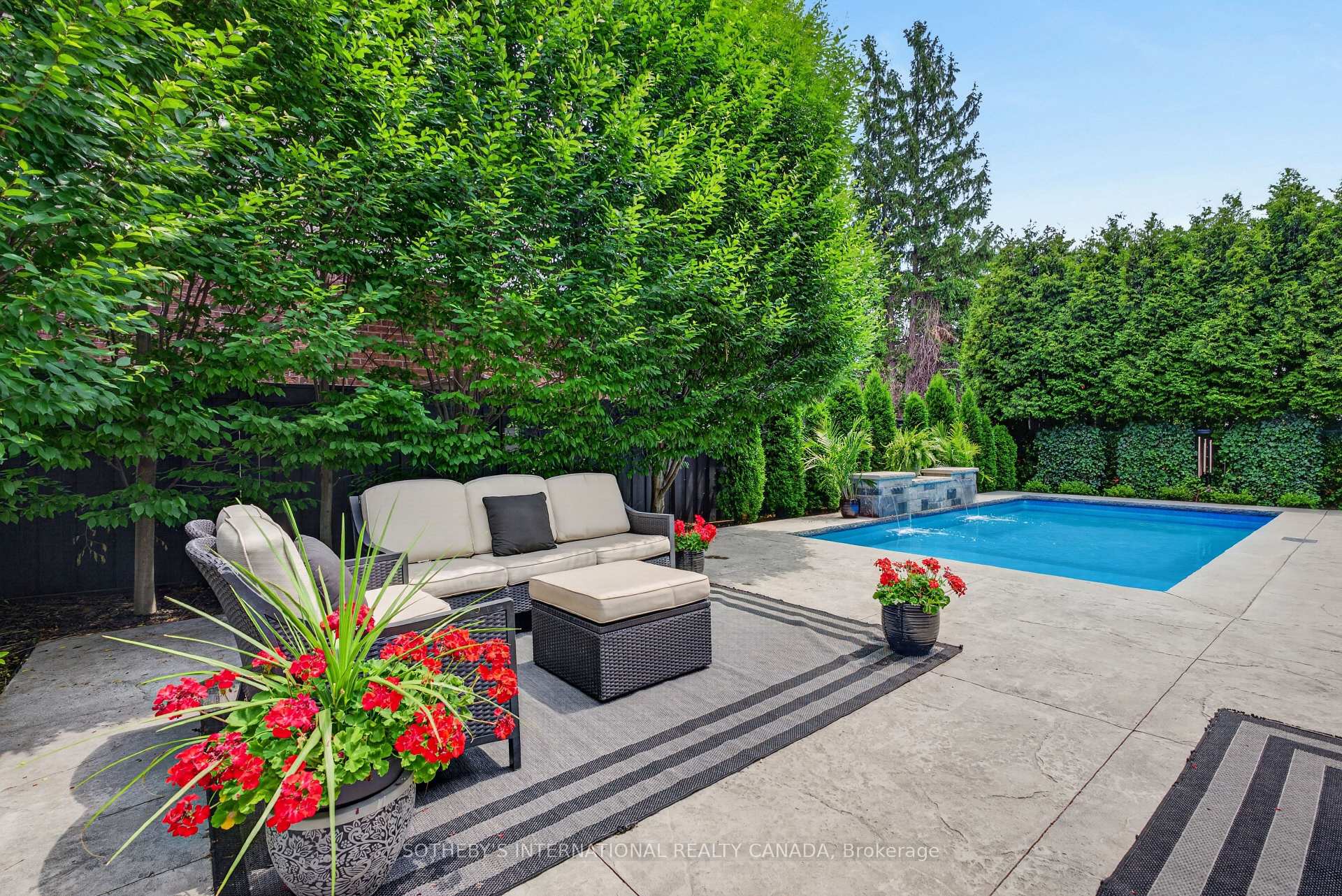 Photo 32 of 39 Maplevale Drive, Hamilton, Ancaster — HOMEH