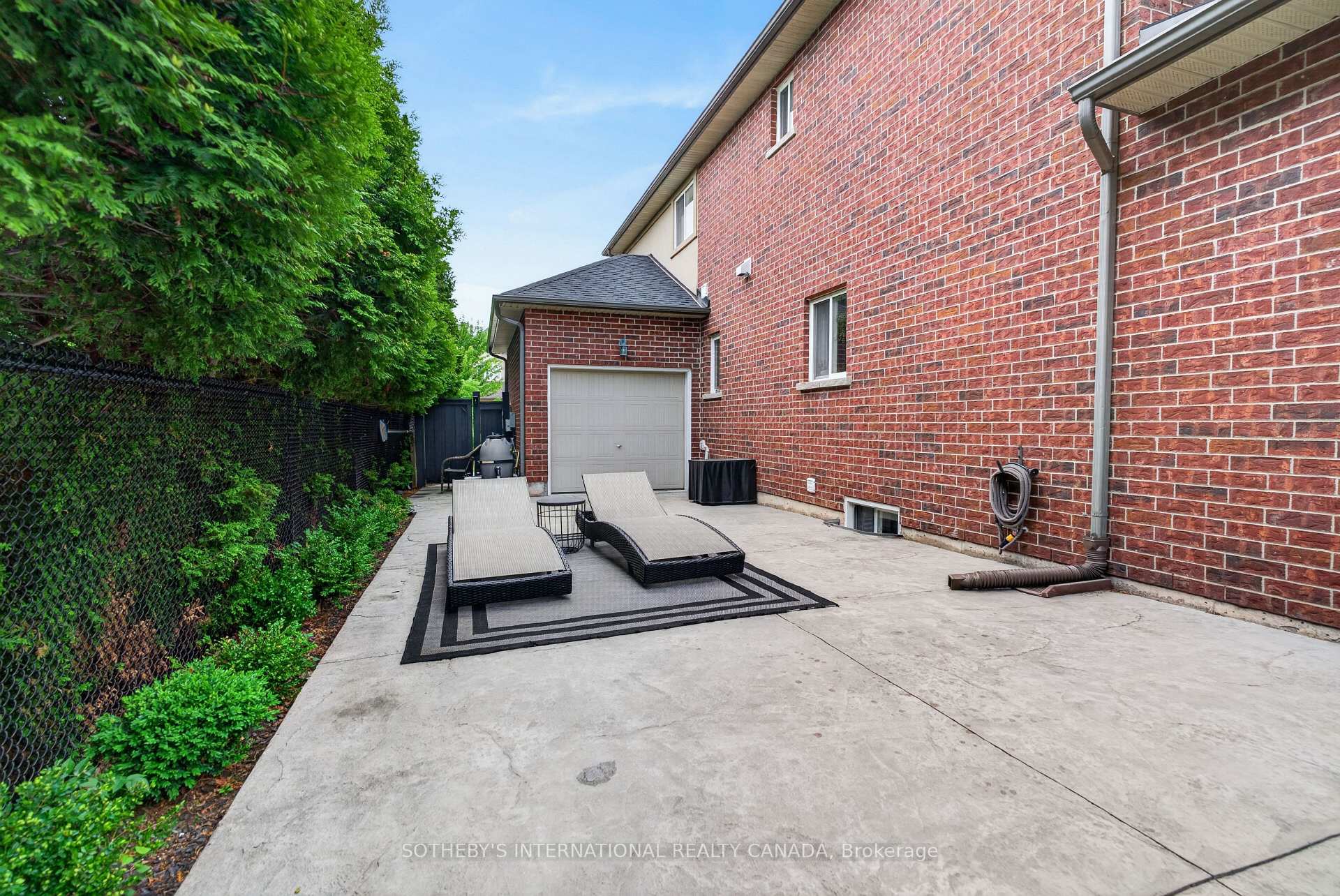 Photo 33 of 39 Maplevale Drive, Hamilton, Ancaster — HOMEH