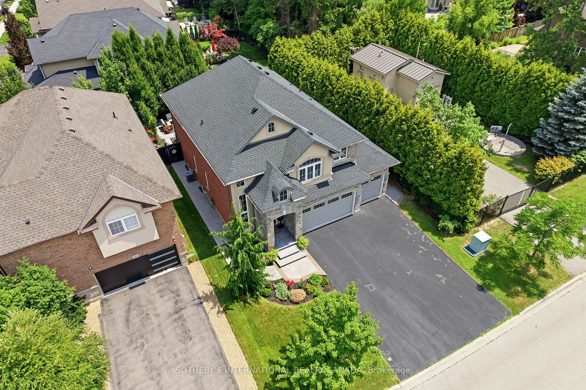 Photo 34 of 39 Maplevale Drive, Hamilton, Ancaster — HOMEH