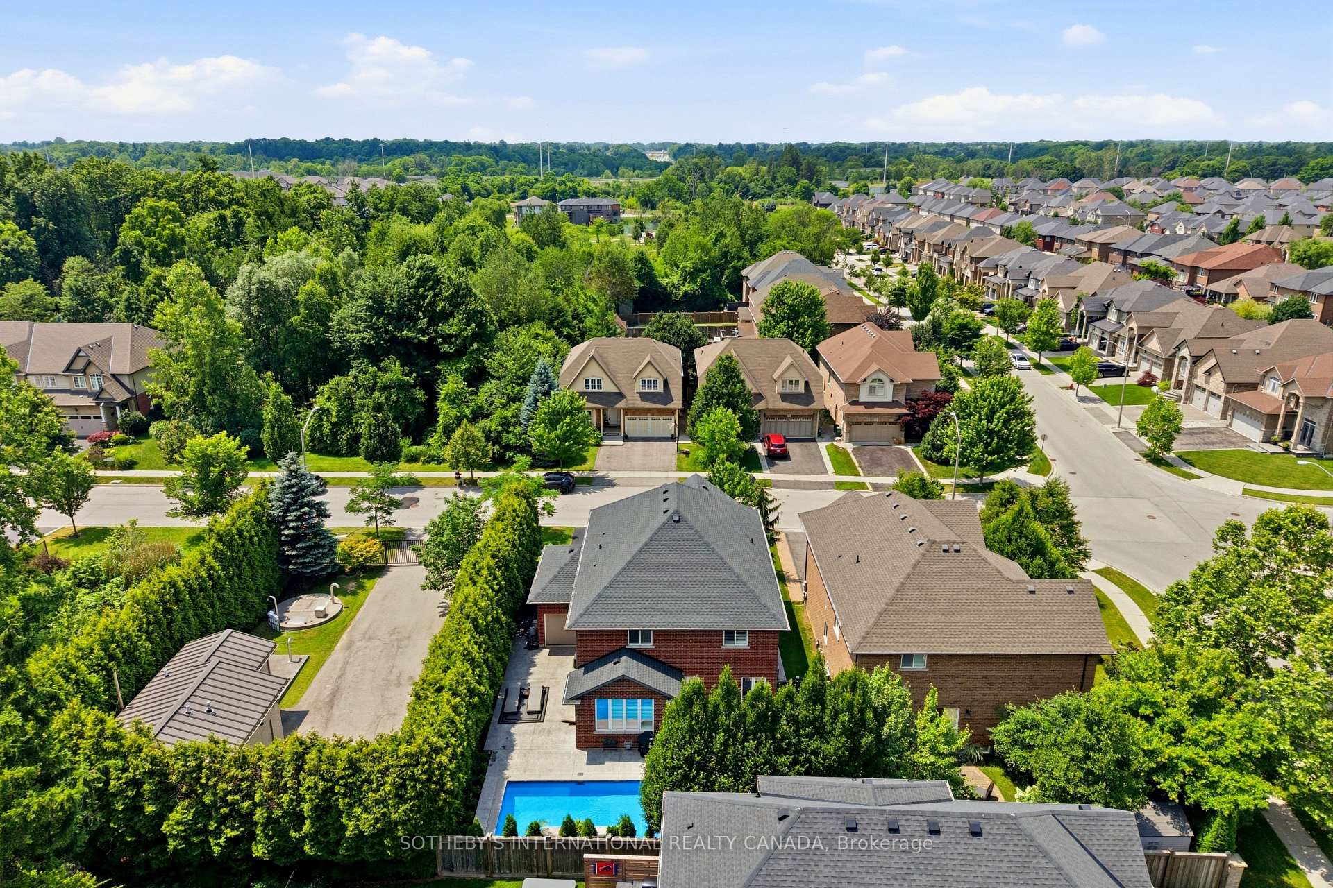 Photo 36 of 39 Maplevale Drive, Hamilton, Ancaster — HOMEH