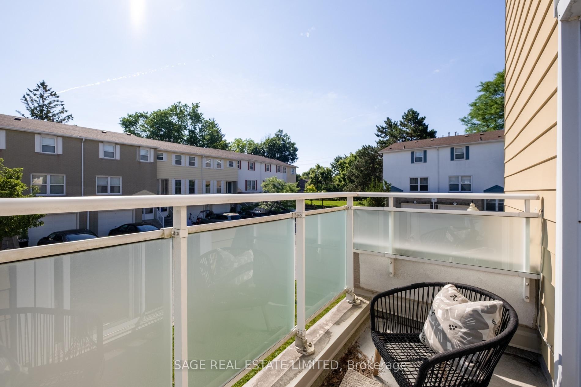 Photo 5 of 1862 John Street, Markham, Bayview Fairway-Bayview Country Club Estates — HOMEH
