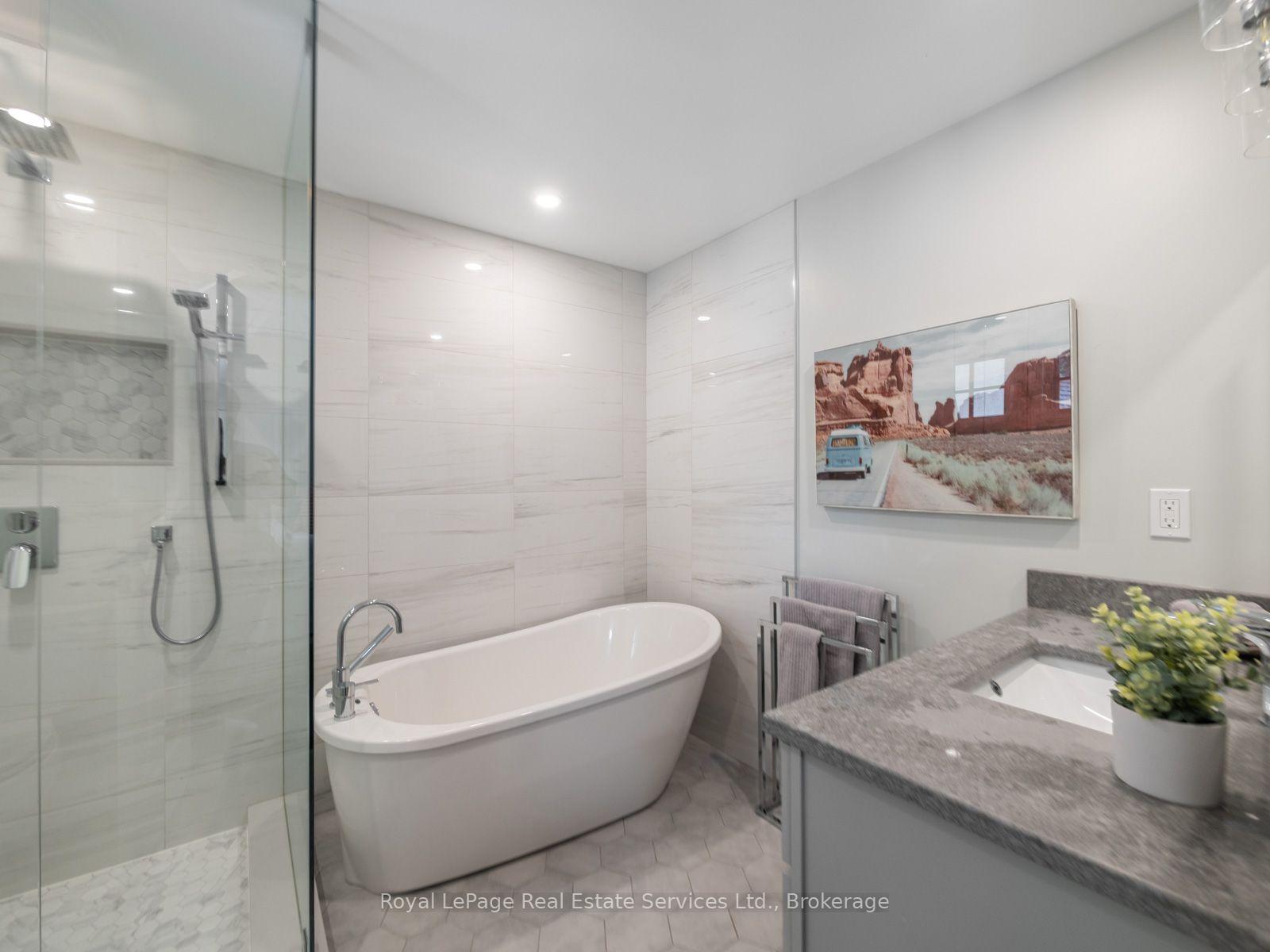 Photo 29 of 2160 Aintree Terrace, Oakville, Ford — HOMEH