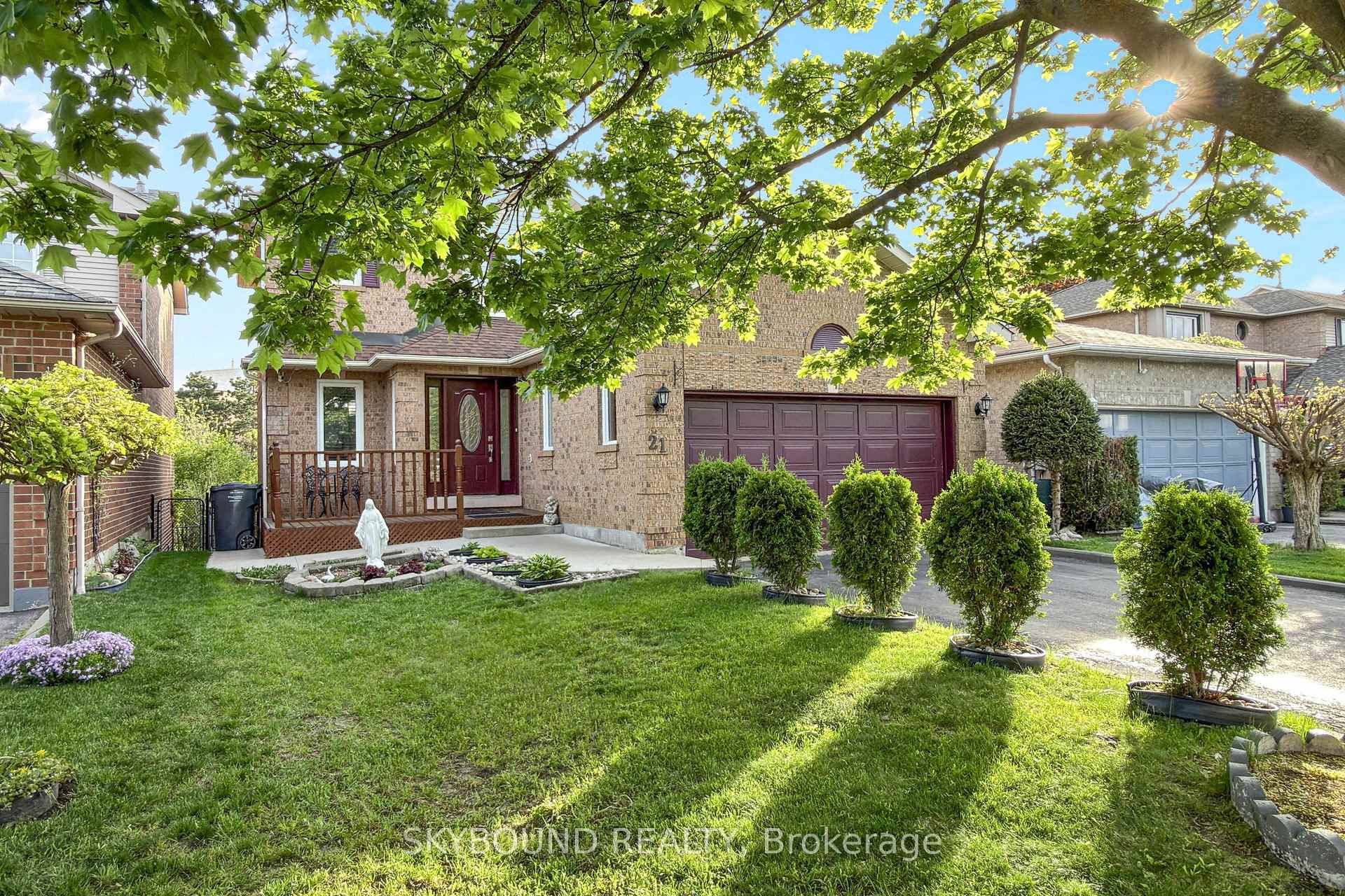 Photo 3 of 21 Vivians Crescent, Brampton, Fletcher's West — HOMEH