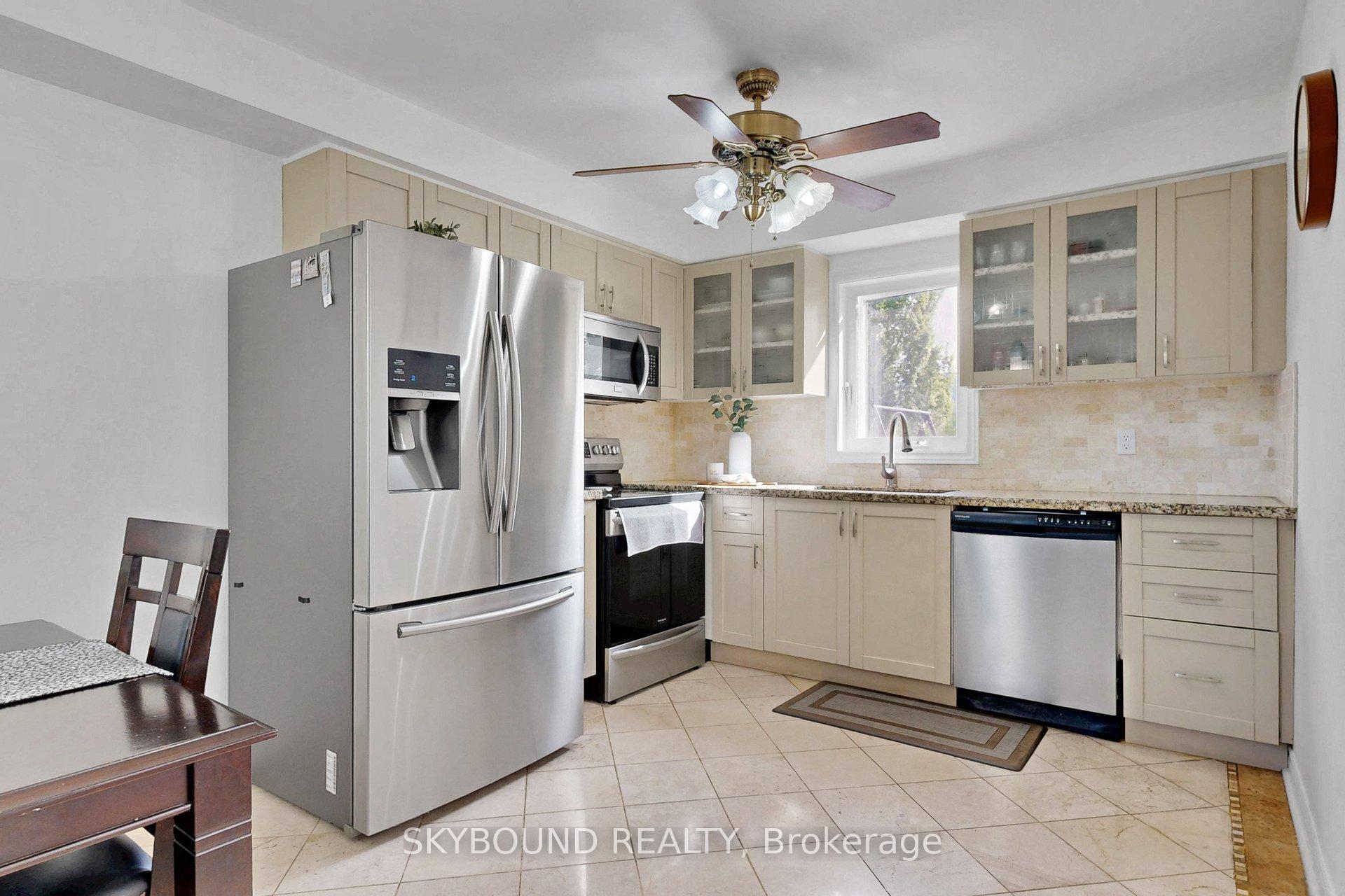 Photo 12 of 21 Vivians Crescent, Brampton, Fletcher's West — HOMEH