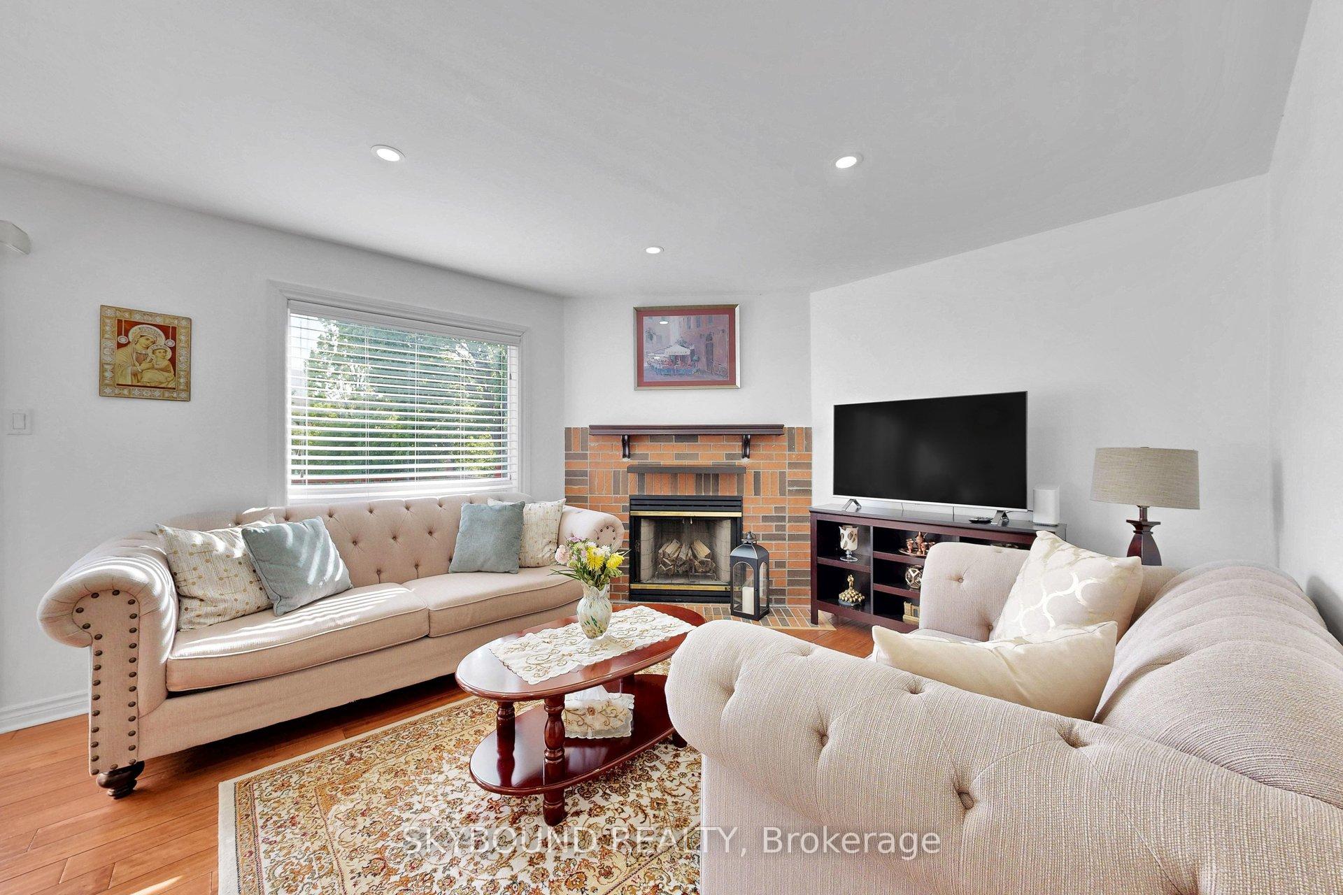 Photo 20 of 21 Vivians Crescent, Brampton, Fletcher's West — HOMEH