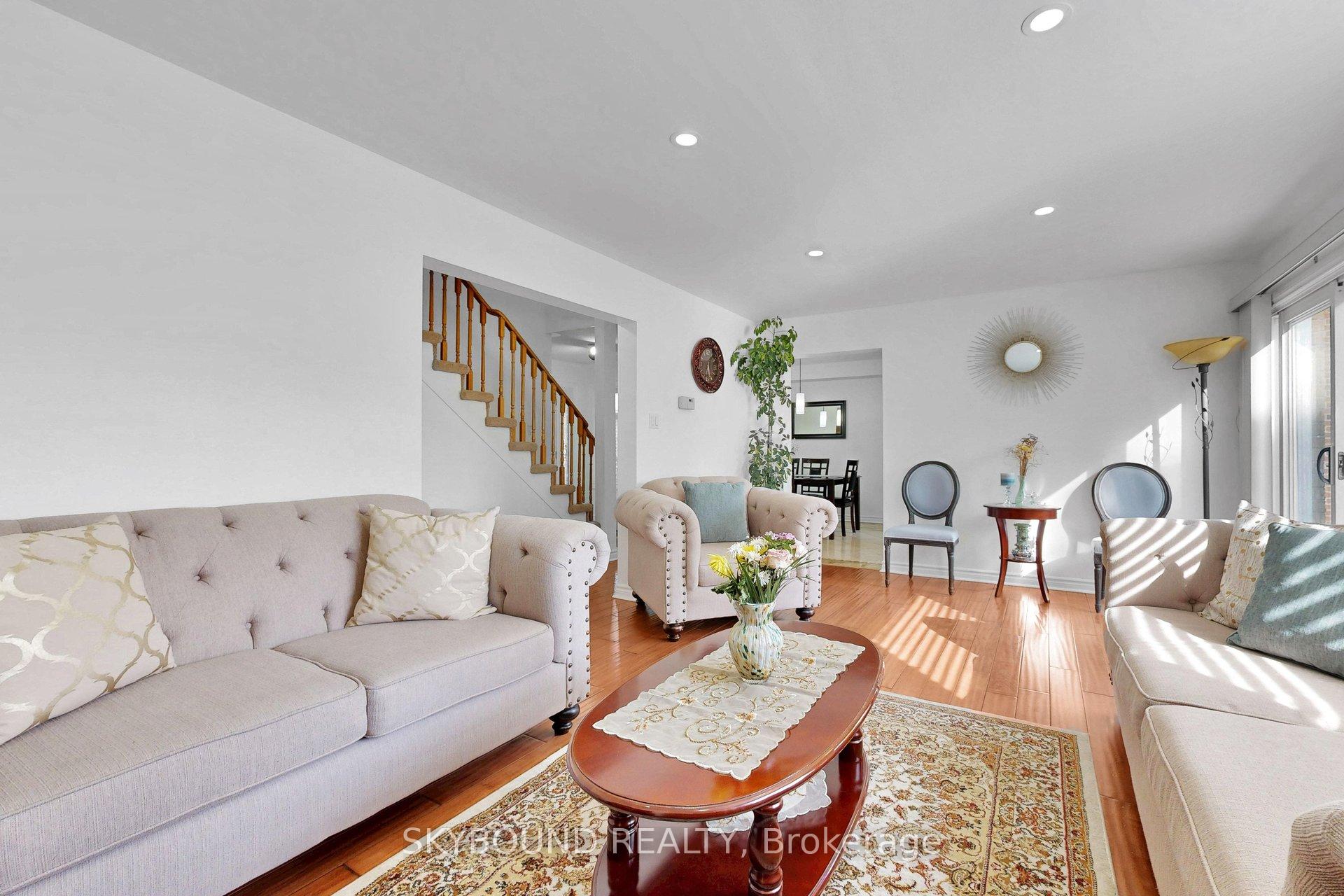 Photo 22 of 21 Vivians Crescent, Brampton, Fletcher's West — HOMEH