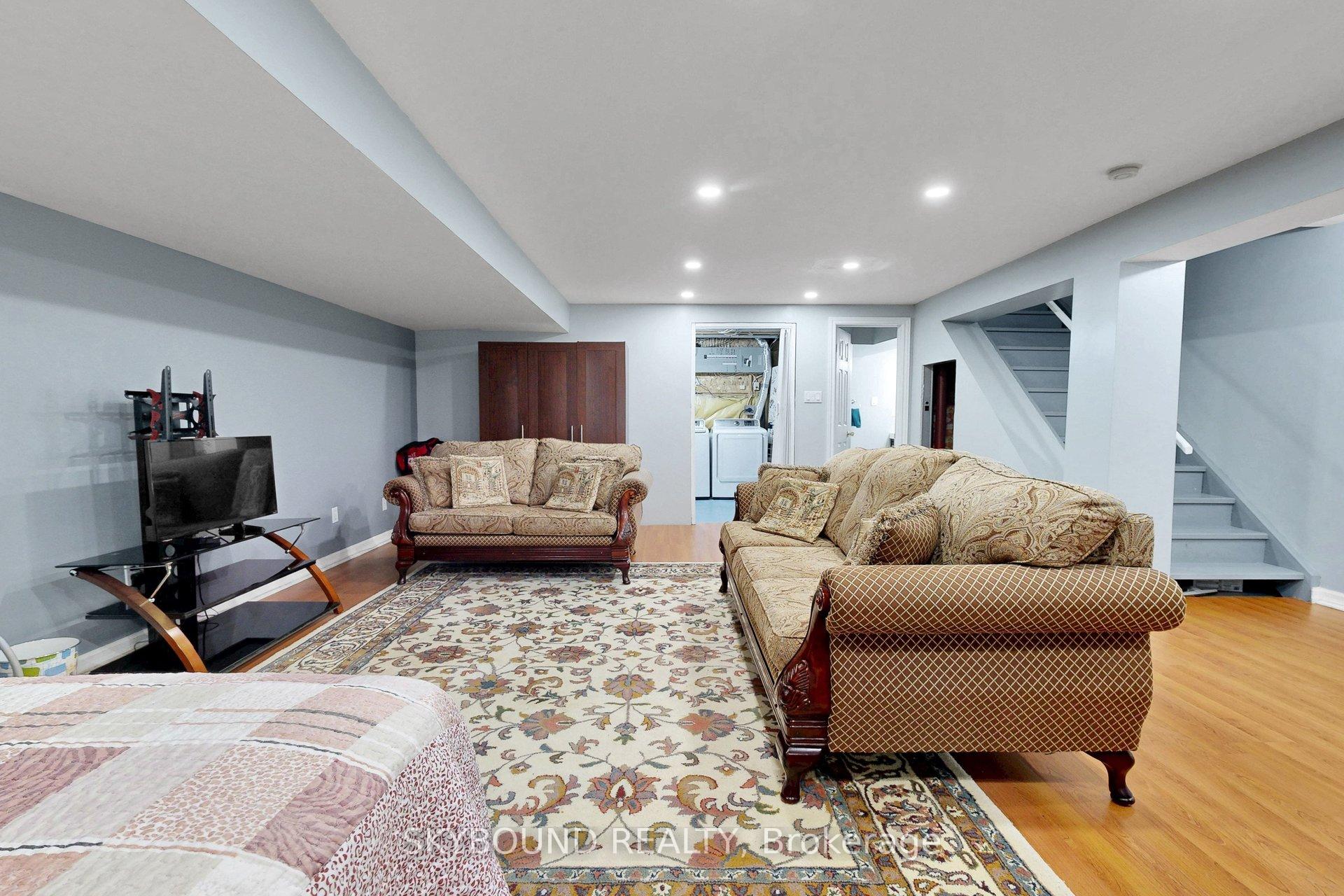 Photo 37 of 21 Vivians Crescent, Brampton, Fletcher's West — HOMEH