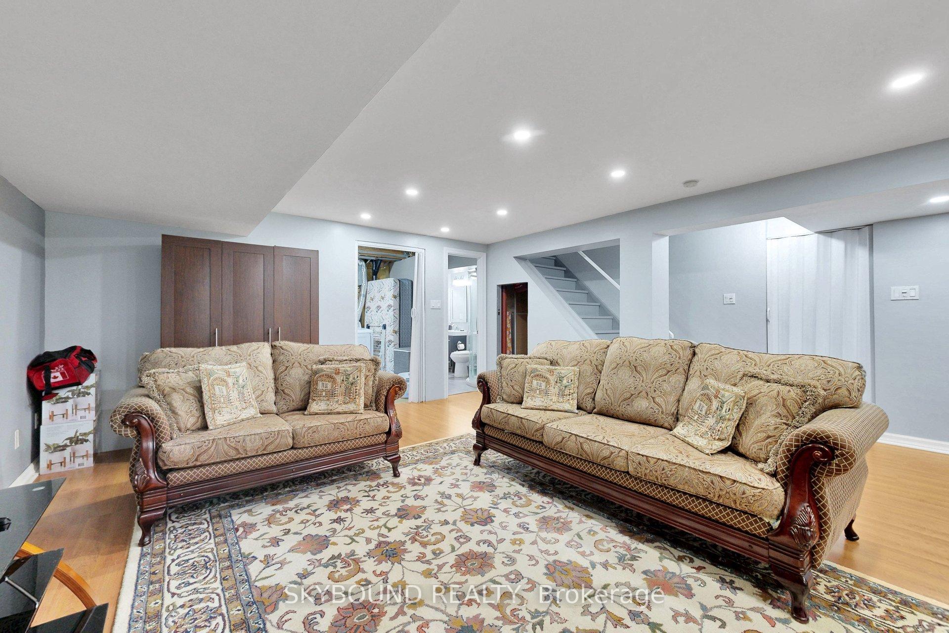 Photo 38 of 21 Vivians Crescent, Brampton, Fletcher's West — HOMEH