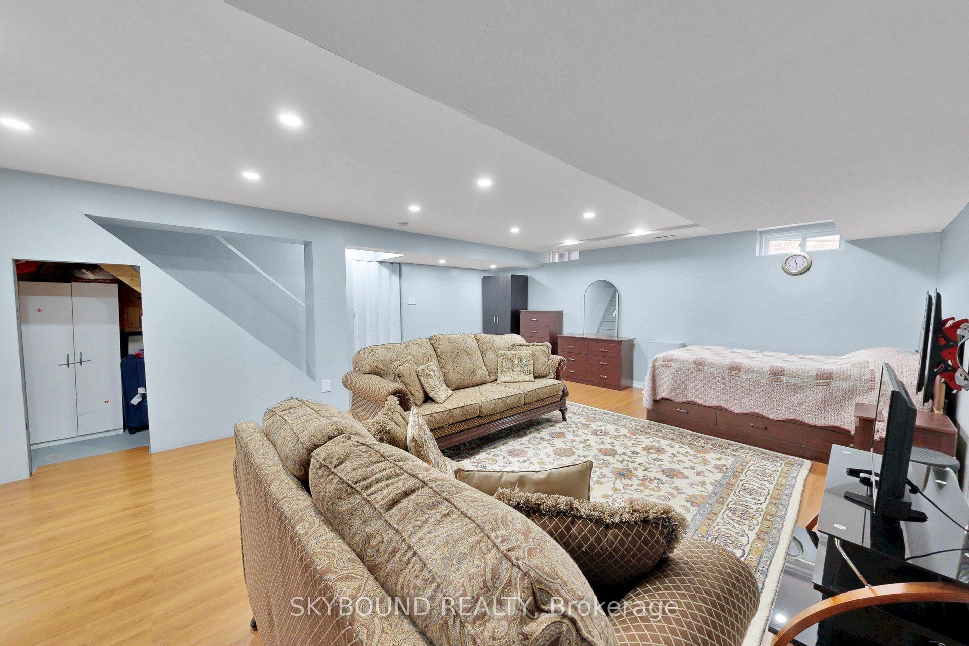 Photo 39 of 21 Vivians Crescent, Brampton, Fletcher's West — HOMEH
