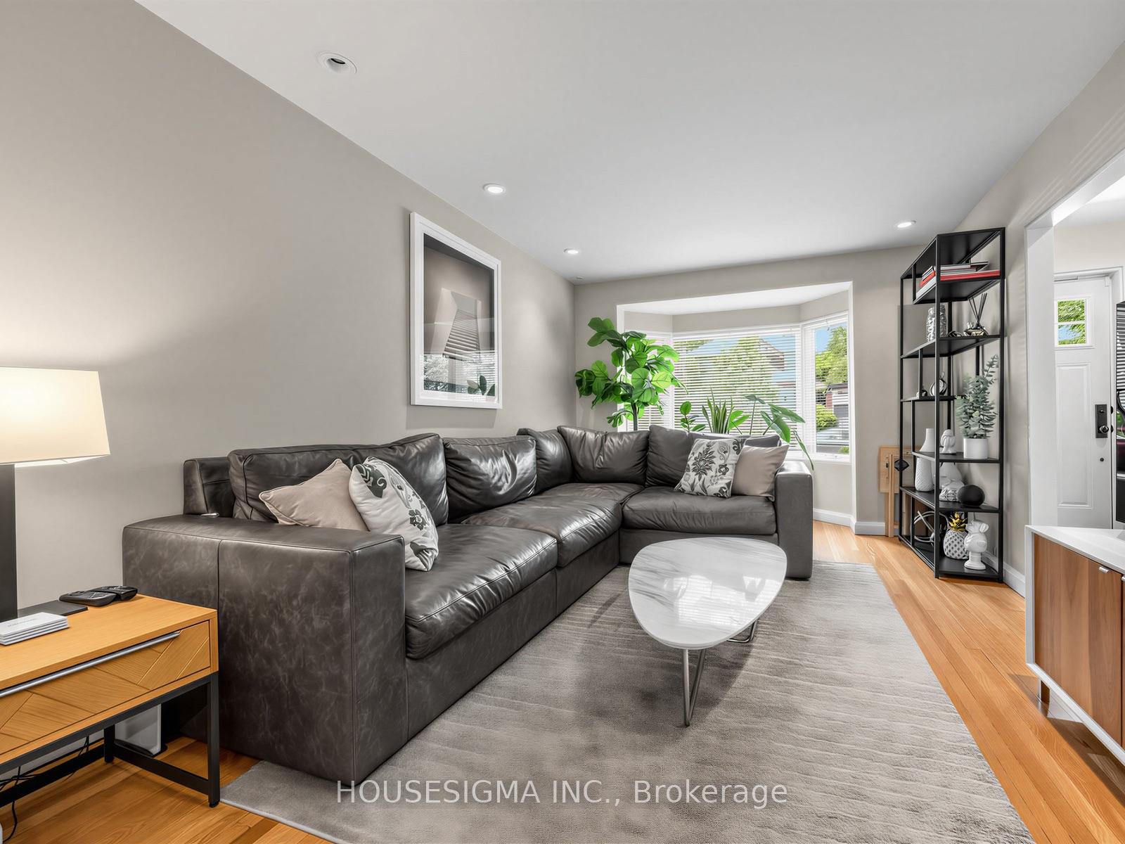 Photo 3 of 19 Parklea Drive, Toronto, Leaside — HOMEH