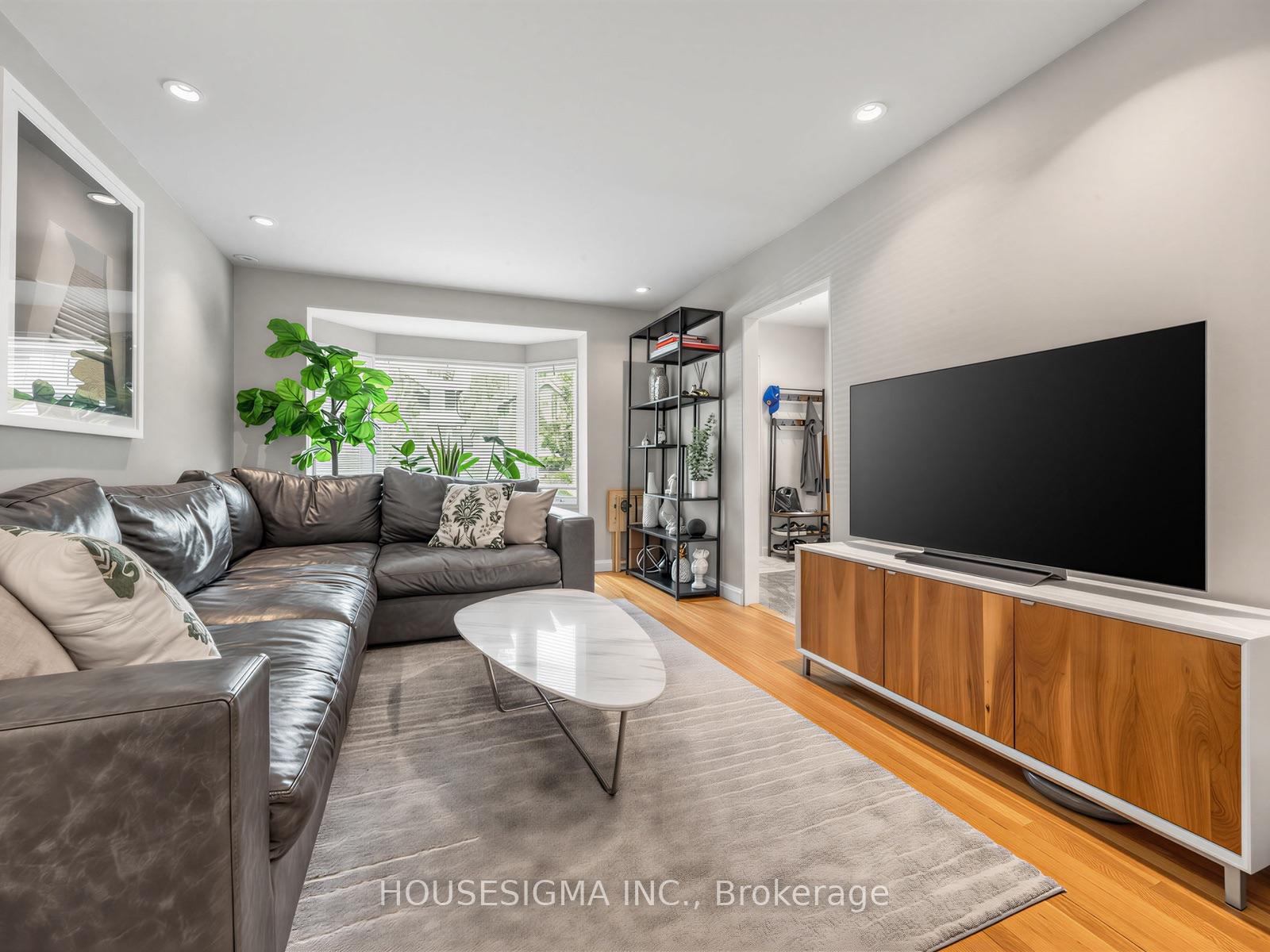 Photo 4 of 19 Parklea Drive, Toronto, Leaside — HOMEH