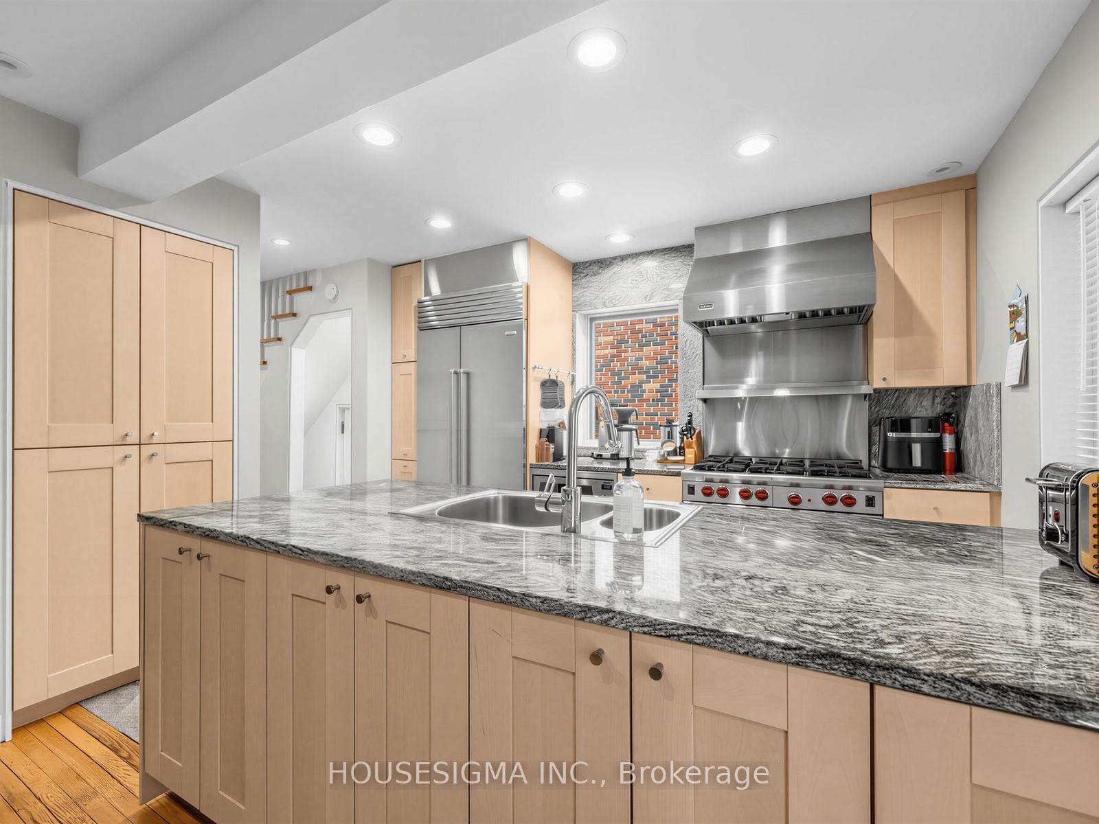 Photo 11 of 19 Parklea Drive, Toronto, Leaside — HOMEH