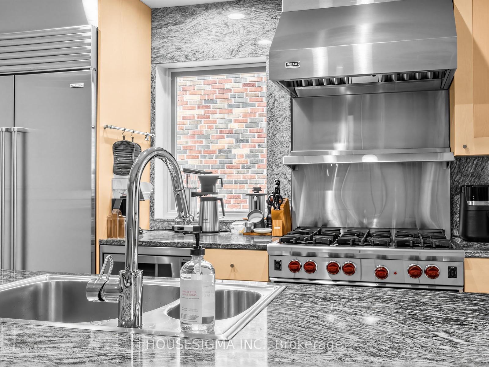 Photo 12 of 19 Parklea Drive, Toronto, Leaside — HOMEH
