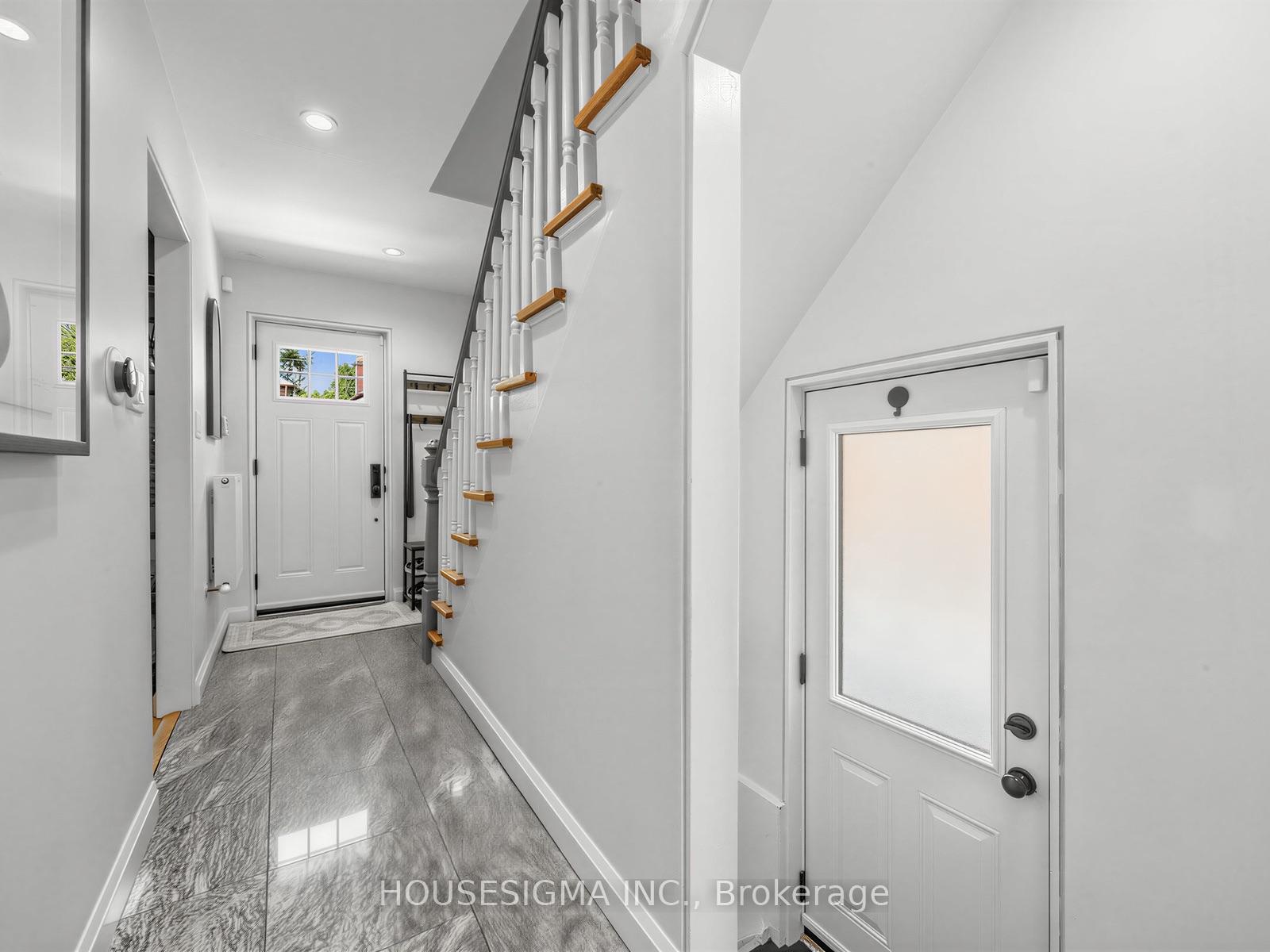 Photo 16 of 19 Parklea Drive, Toronto, Leaside — HOMEH