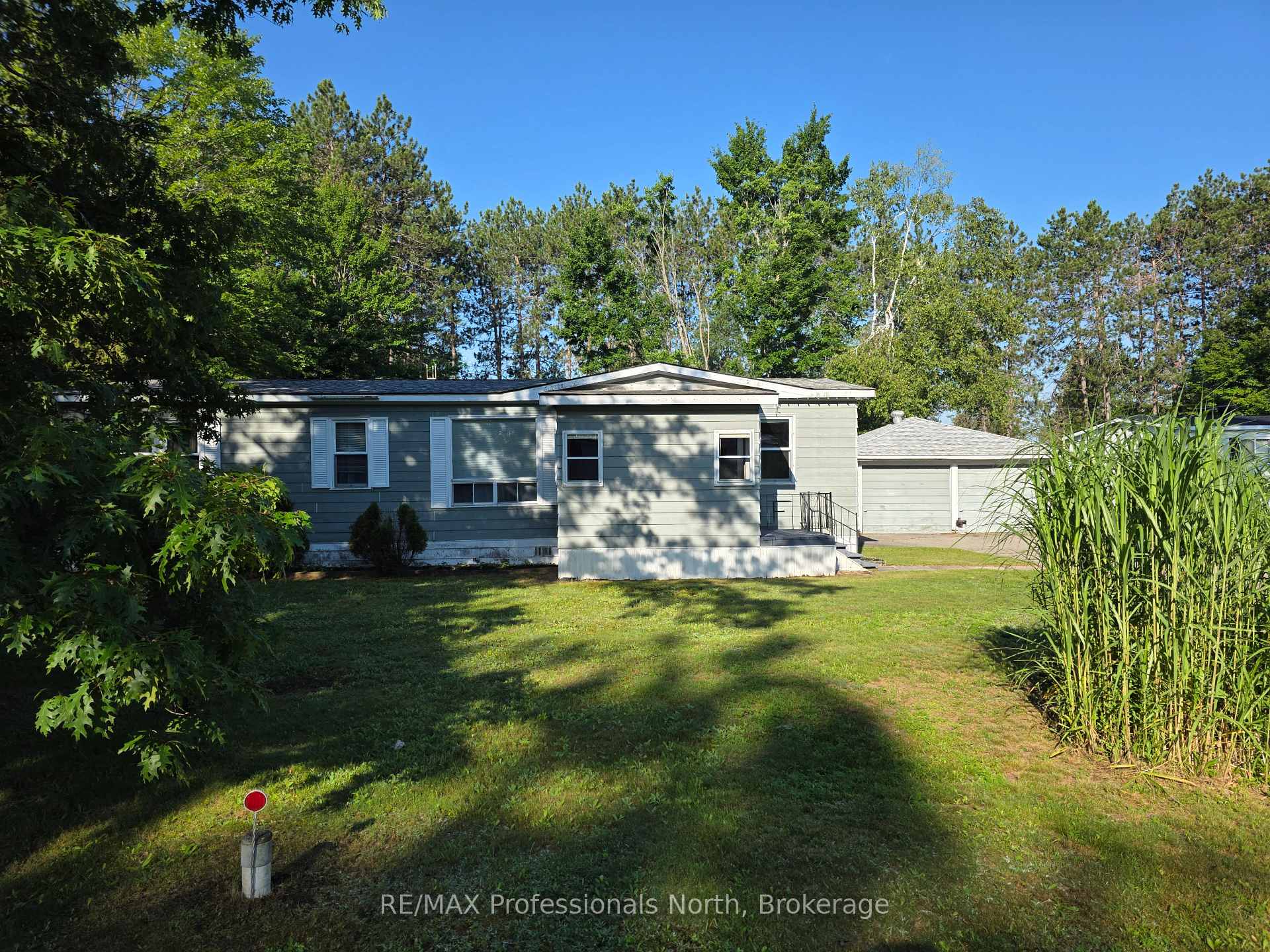 Photo 2 of 1024 Lutterworth Pines Road, Minden Hills, Lutterworth — HOMEH