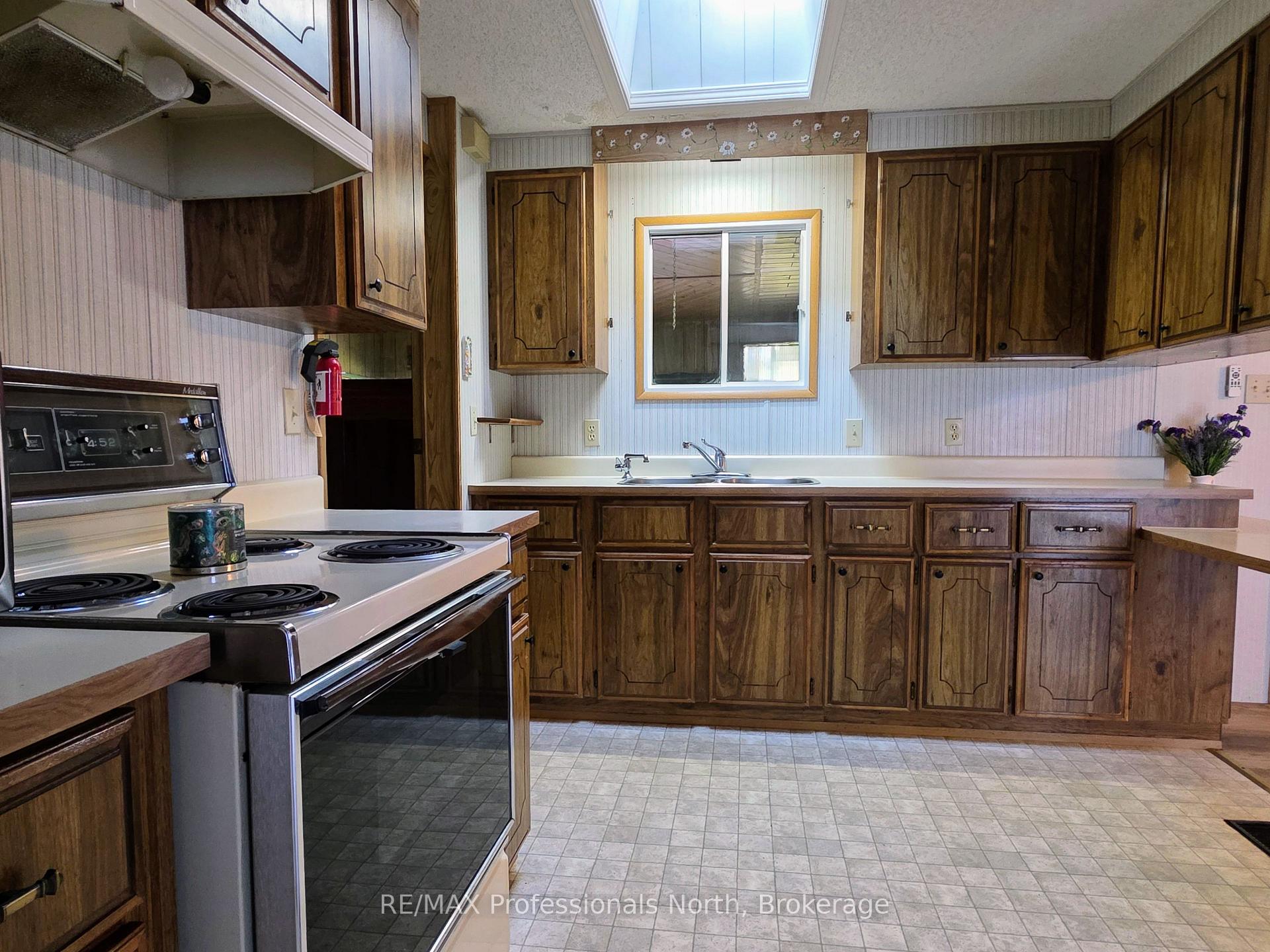 Photo 15 of 1024 Lutterworth Pines Road, Minden Hills, Lutterworth — HOMEH