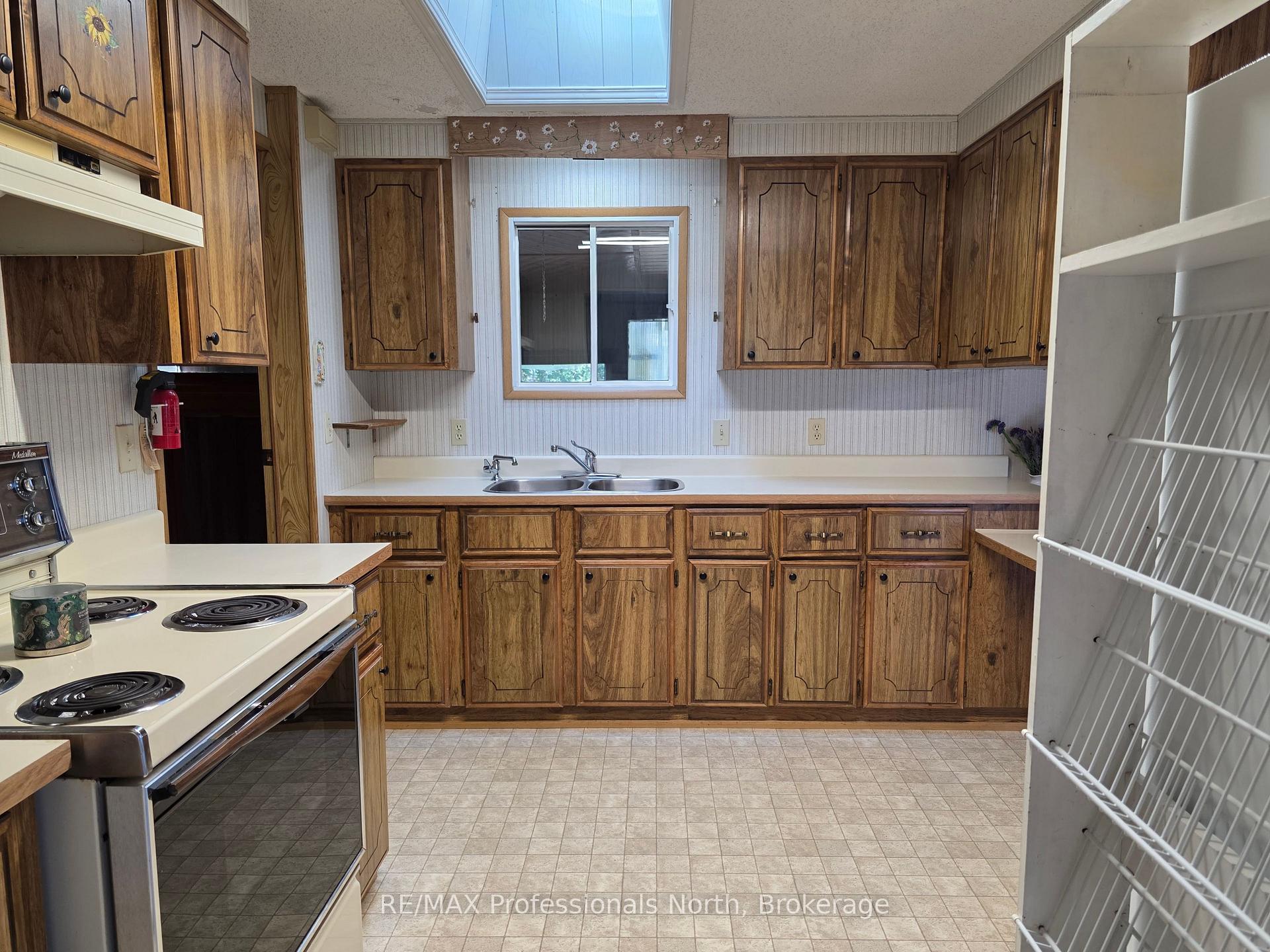 Photo 18 of 1024 Lutterworth Pines Road, Minden Hills, Lutterworth — HOMEH