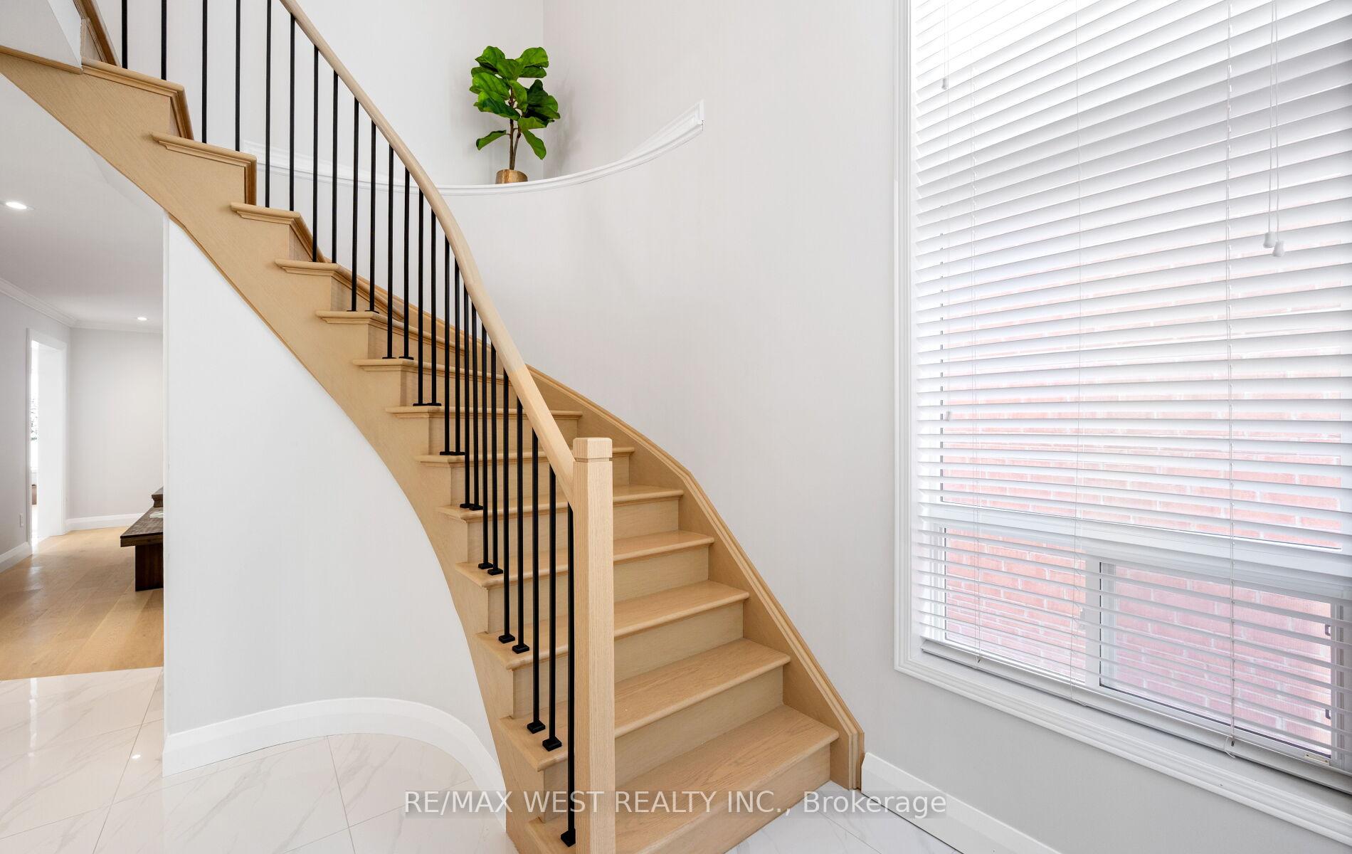 Photo 9 of 11 Beehive Drive, Caledon, Bolton North — HOMEH