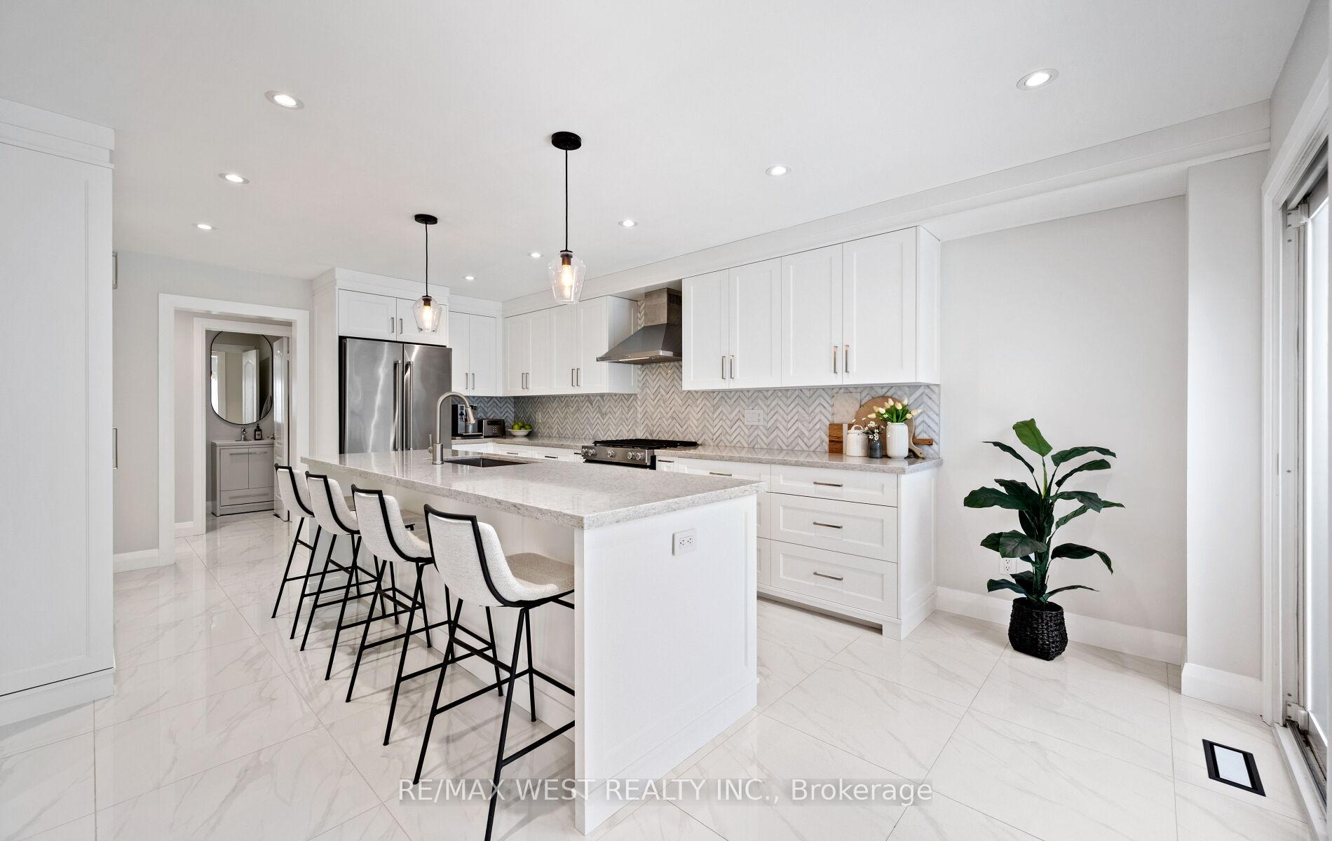 Photo 14 of 11 Beehive Drive, Caledon, Bolton North — HOMEH