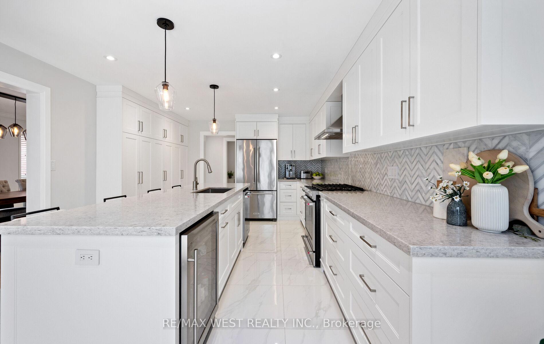 Photo 15 of 11 Beehive Drive, Caledon, Bolton North — HOMEH