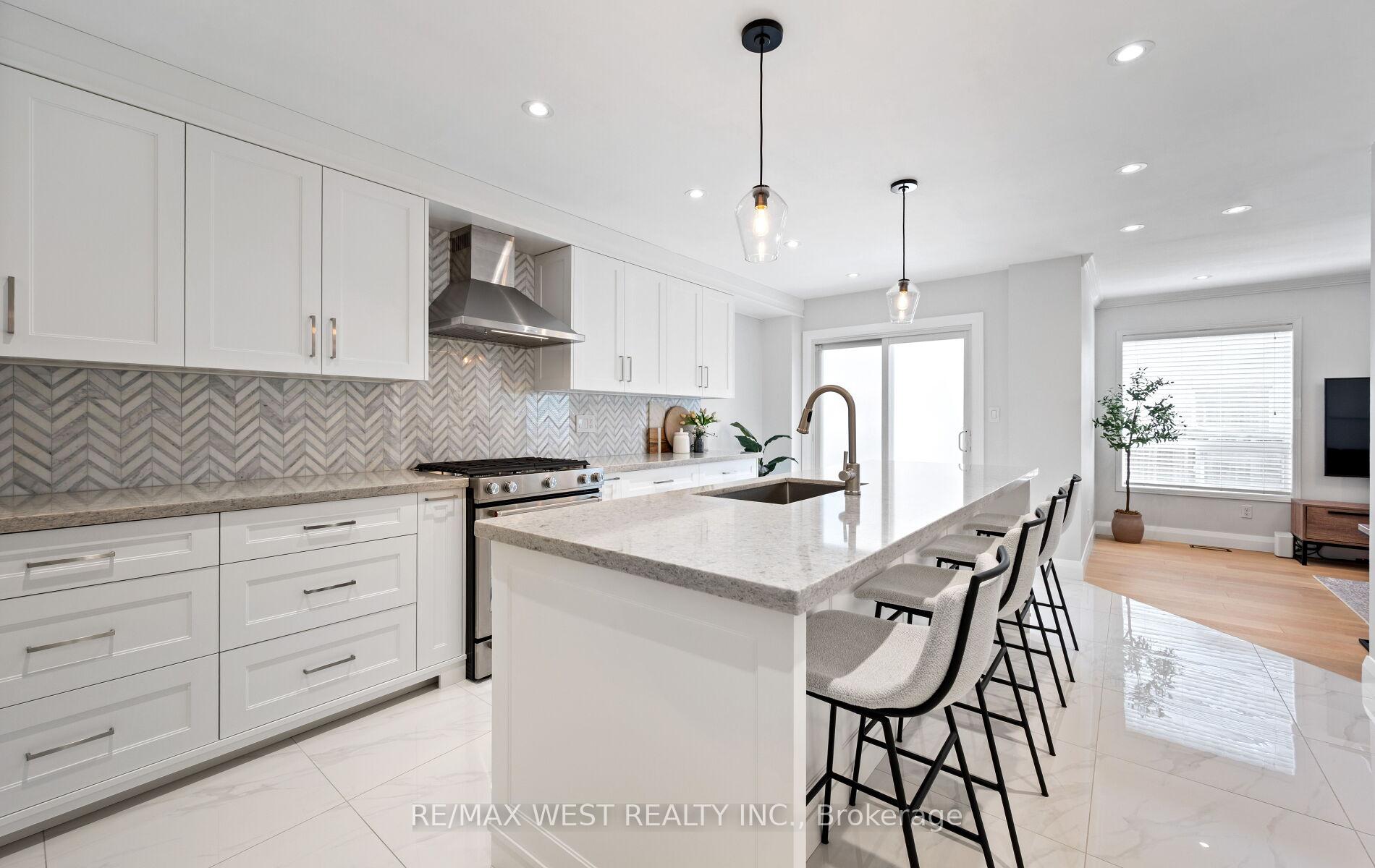 Photo 17 of 11 Beehive Drive, Caledon, Bolton North — HOMEH