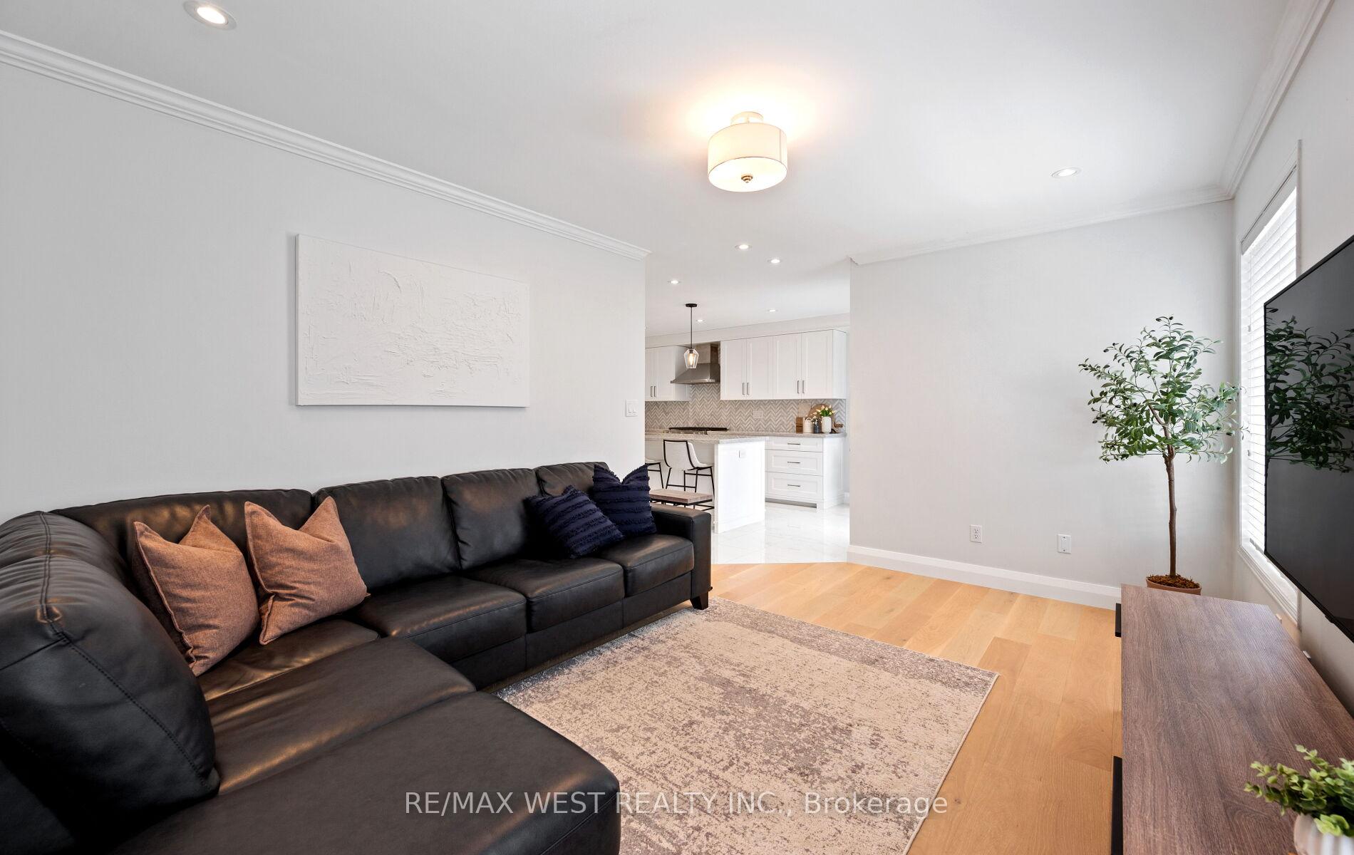 Photo 21 of 11 Beehive Drive, Caledon, Bolton North — HOMEH
