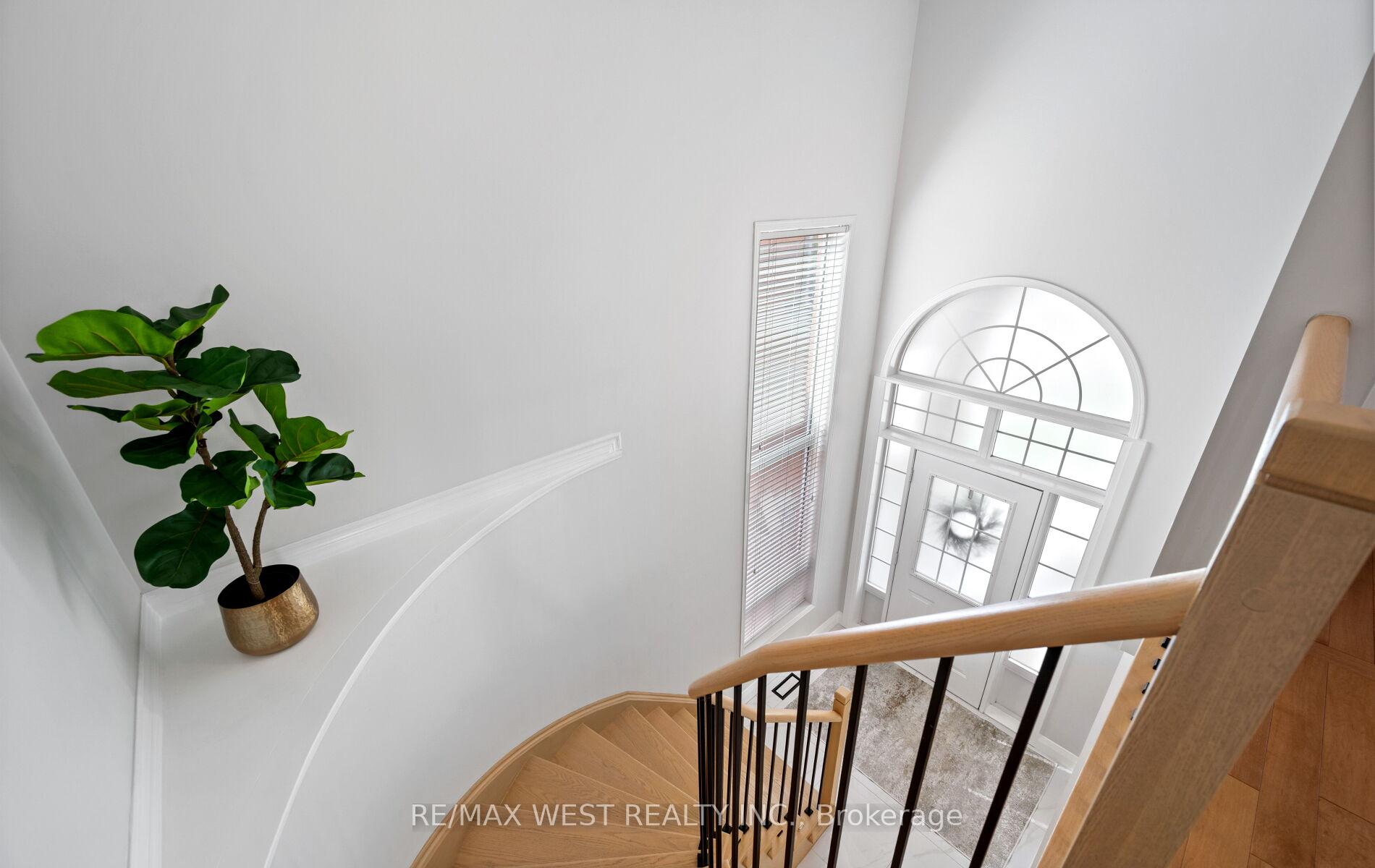 Photo 23 of 11 Beehive Drive, Caledon, Bolton North — HOMEH