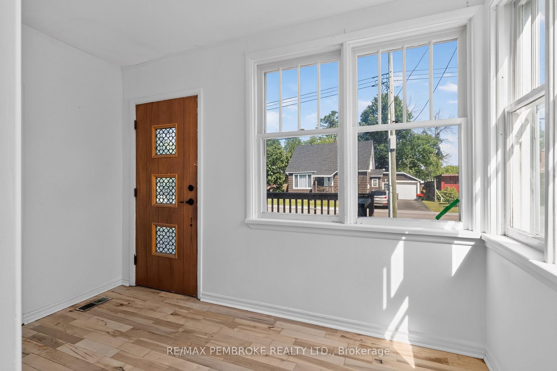 Photo 10 of 370 Carmody Street, Pembroke, Pembroke — HOMEH