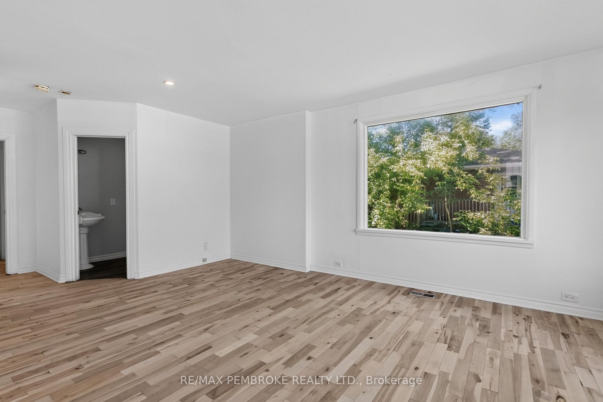 Photo 11 of 370 Carmody Street, Pembroke, Pembroke — HOMEH