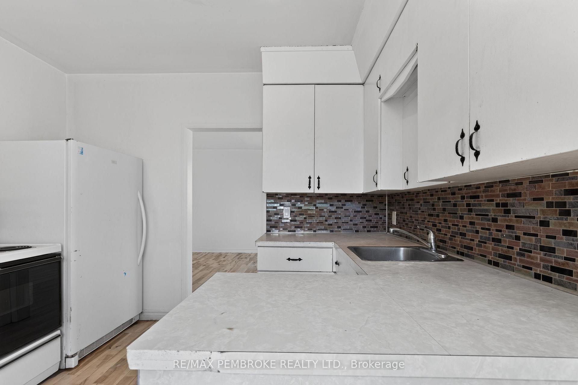 Photo 14 of 370 Carmody Street, Pembroke, Pembroke — HOMEH
