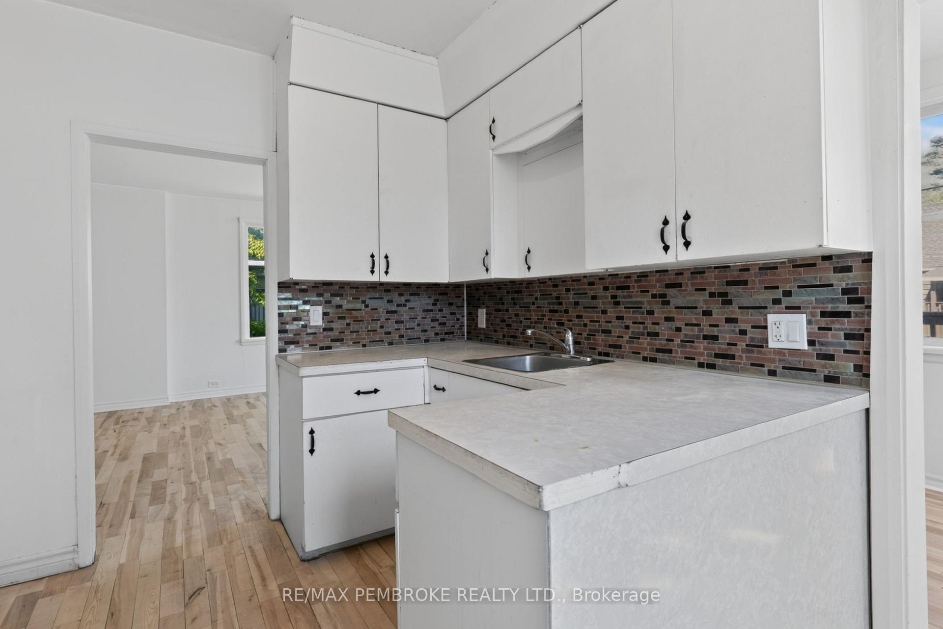 Photo 15 of 370 Carmody Street, Pembroke, Pembroke — HOMEH
