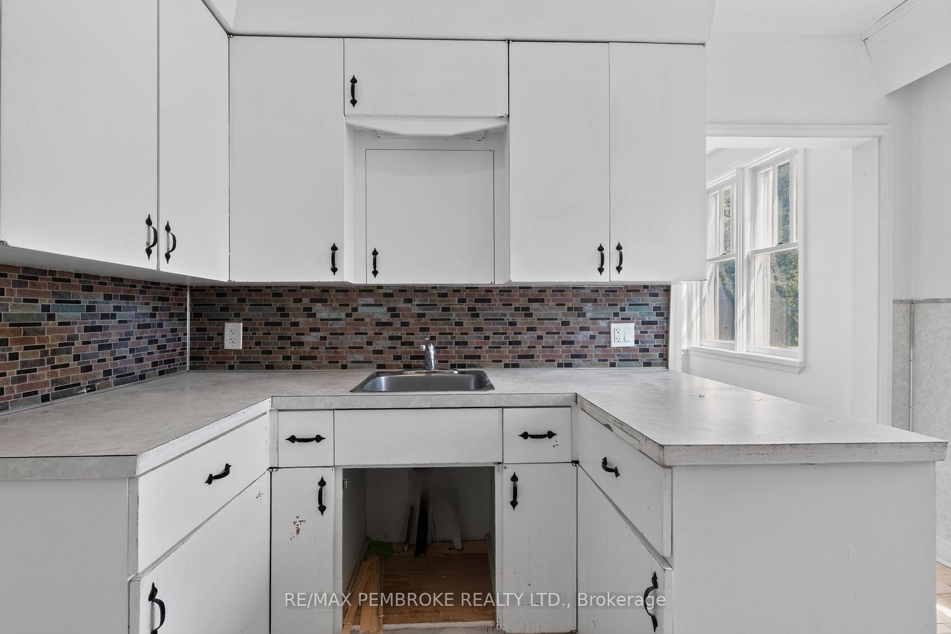 Photo 17 of 370 Carmody Street, Pembroke, Pembroke — HOMEH