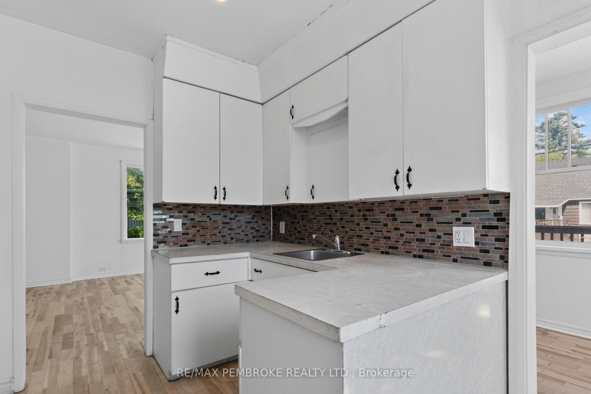 Photo 18 of 370 Carmody Street, Pembroke, Pembroke — HOMEH