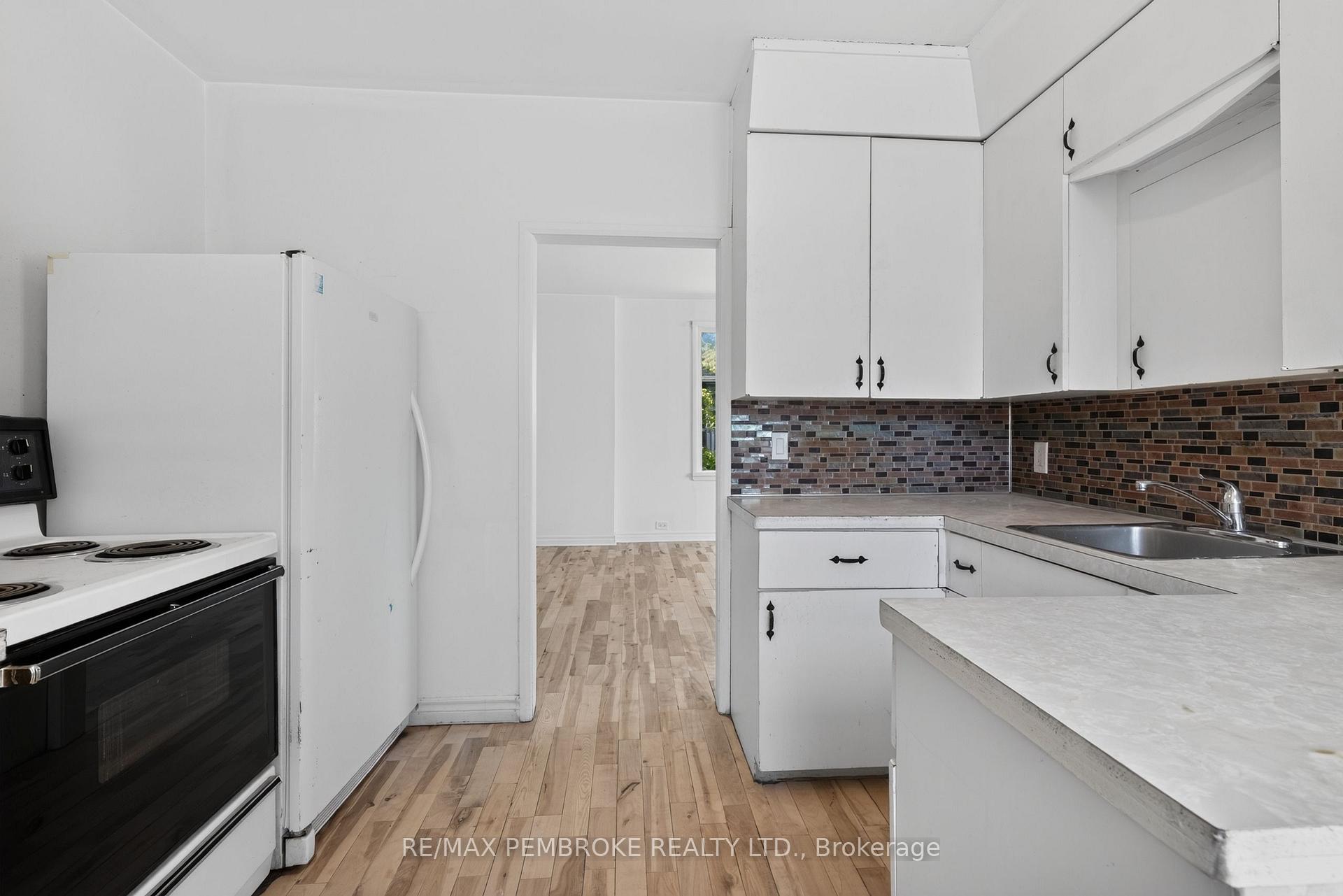 Photo 19 of 370 Carmody Street, Pembroke, Pembroke — HOMEH