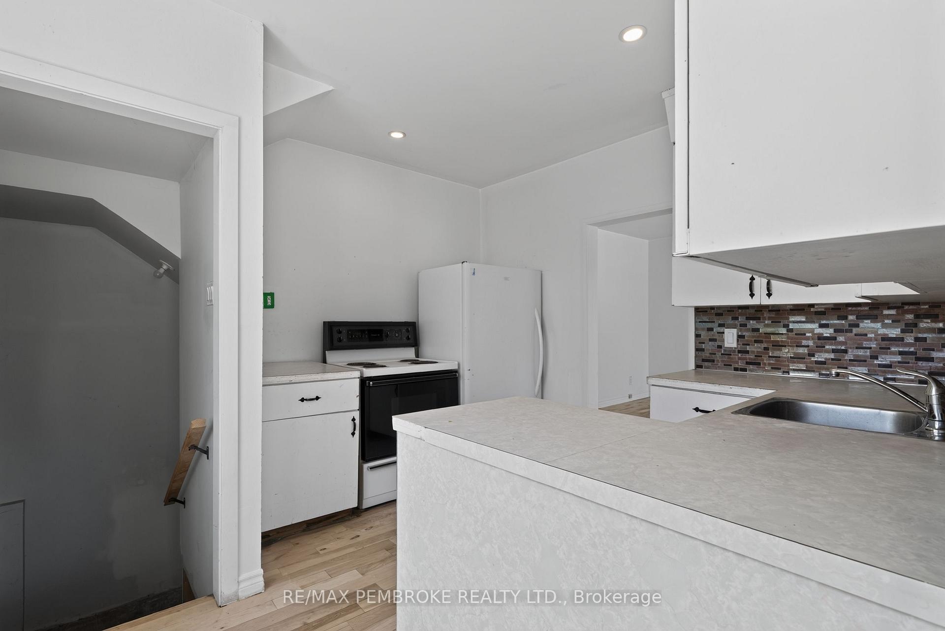 Photo 20 of 370 Carmody Street, Pembroke, Pembroke — HOMEH