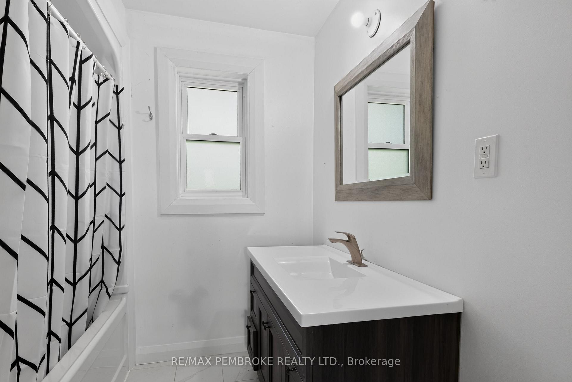 Photo 34 of 370 Carmody Street, Pembroke, Pembroke — HOMEH