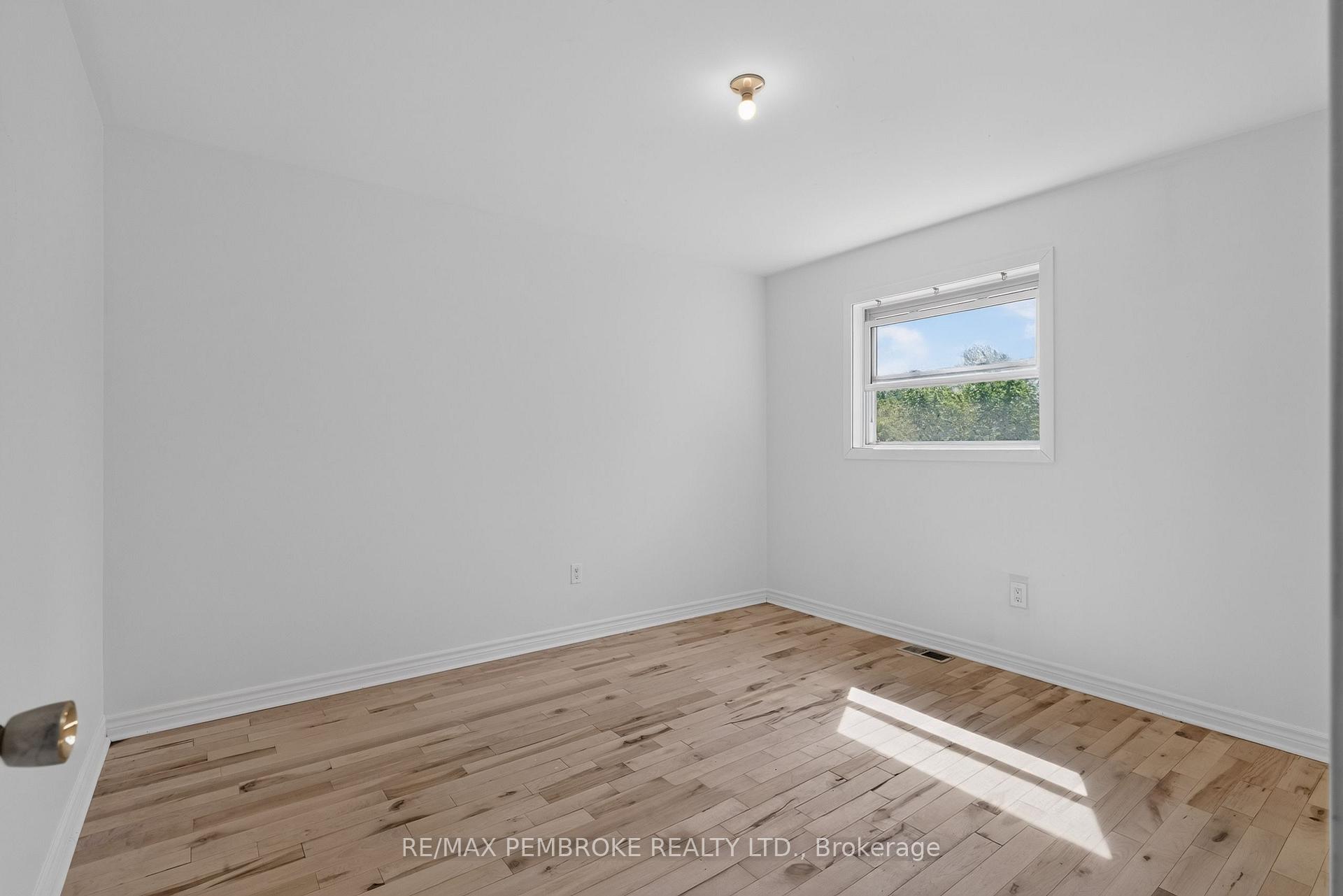 Photo 37 of 370 Carmody Street, Pembroke, Pembroke — HOMEH
